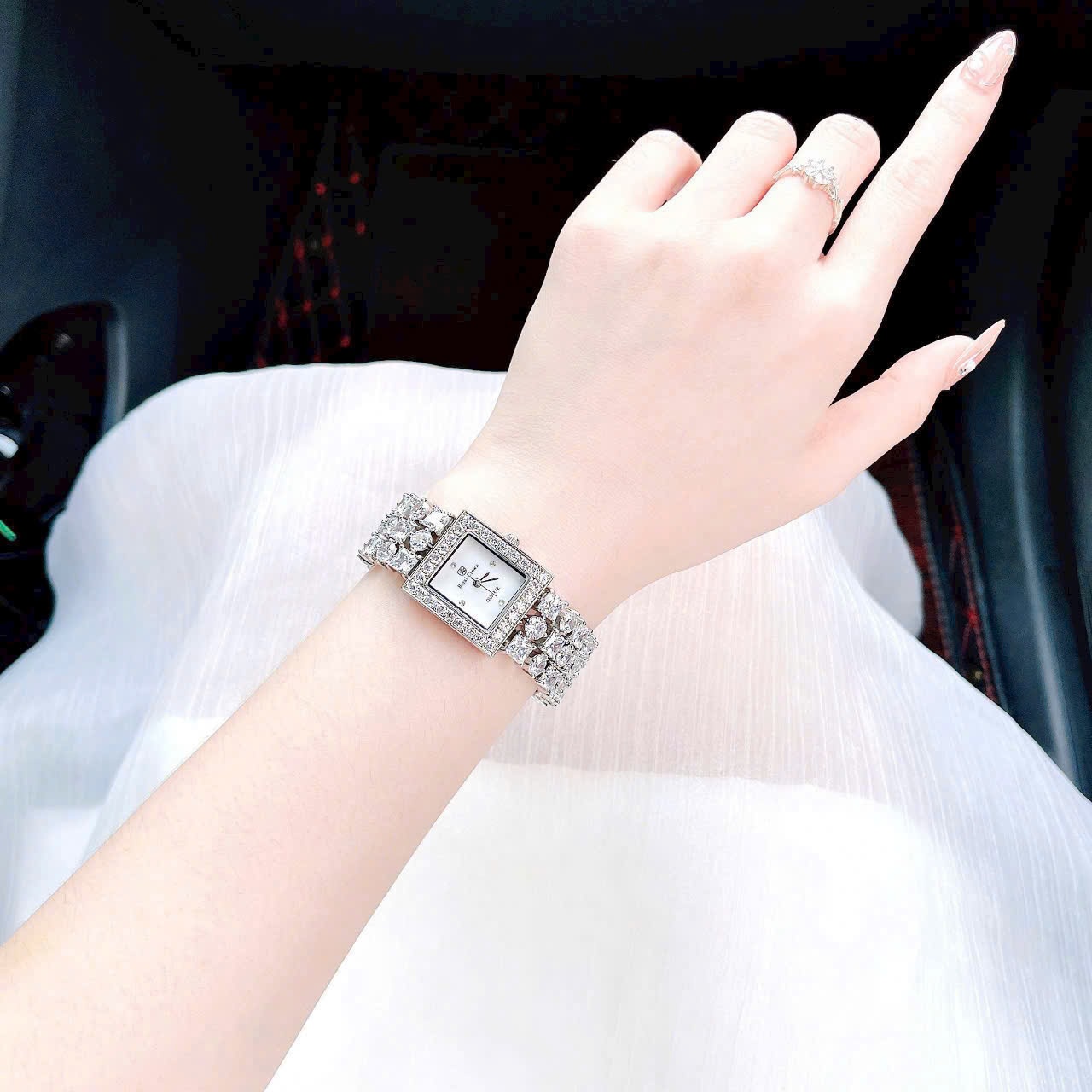 Đồng Hồ Royal Crown Mặt Vuông |Nữ Giới |Trắng |Vòng Tay Đính Đá Silver |Máy Pin (Quartz) |Size 30mm |donghogiatot.vn