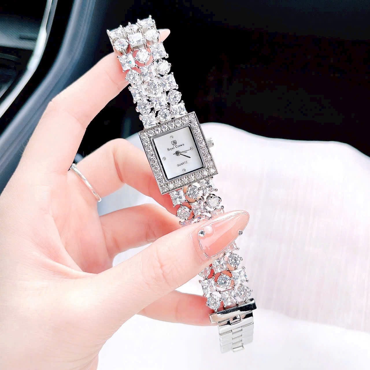 Đồng Hồ Royal Crown Mặt Vuông |Nữ Giới |Trắng |Vòng Tay Đính Đá Silver |Máy Pin (Quartz) |Size 30mm |donghogiatot.vn