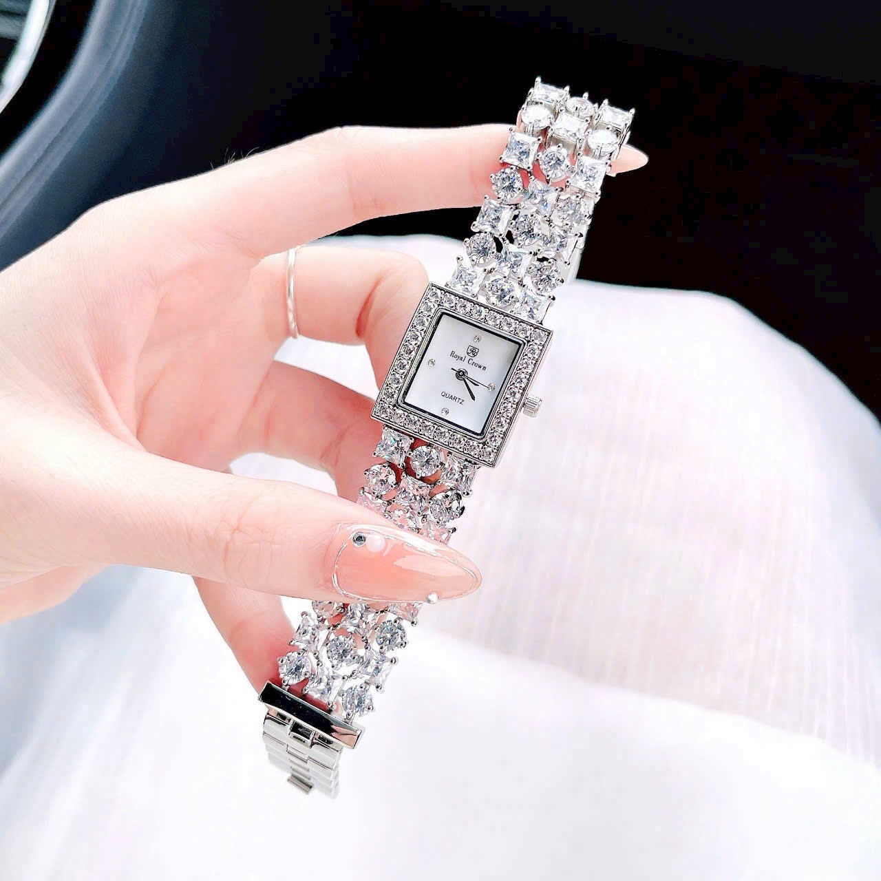 Đồng Hồ Royal Crown Mặt Vuông |Nữ Giới |Trắng |Vòng Tay Đính Đá Silver |Máy Pin (Quartz) |Size 30mm |donghogiatot.vn