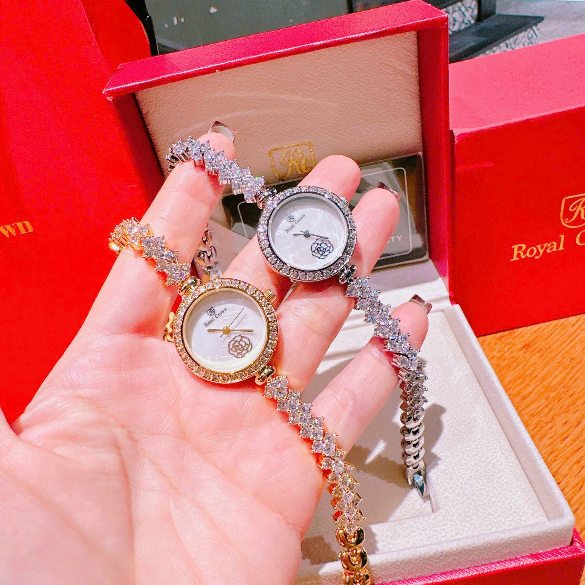 Đồng Hồ Royal Crown Mặt Xà Cừ |Nữ Giới |Đính Hoa |Lắc Tay Trắng Silver |Máy Pin (Quartz) |Size 30mm |donghogiatot.vn