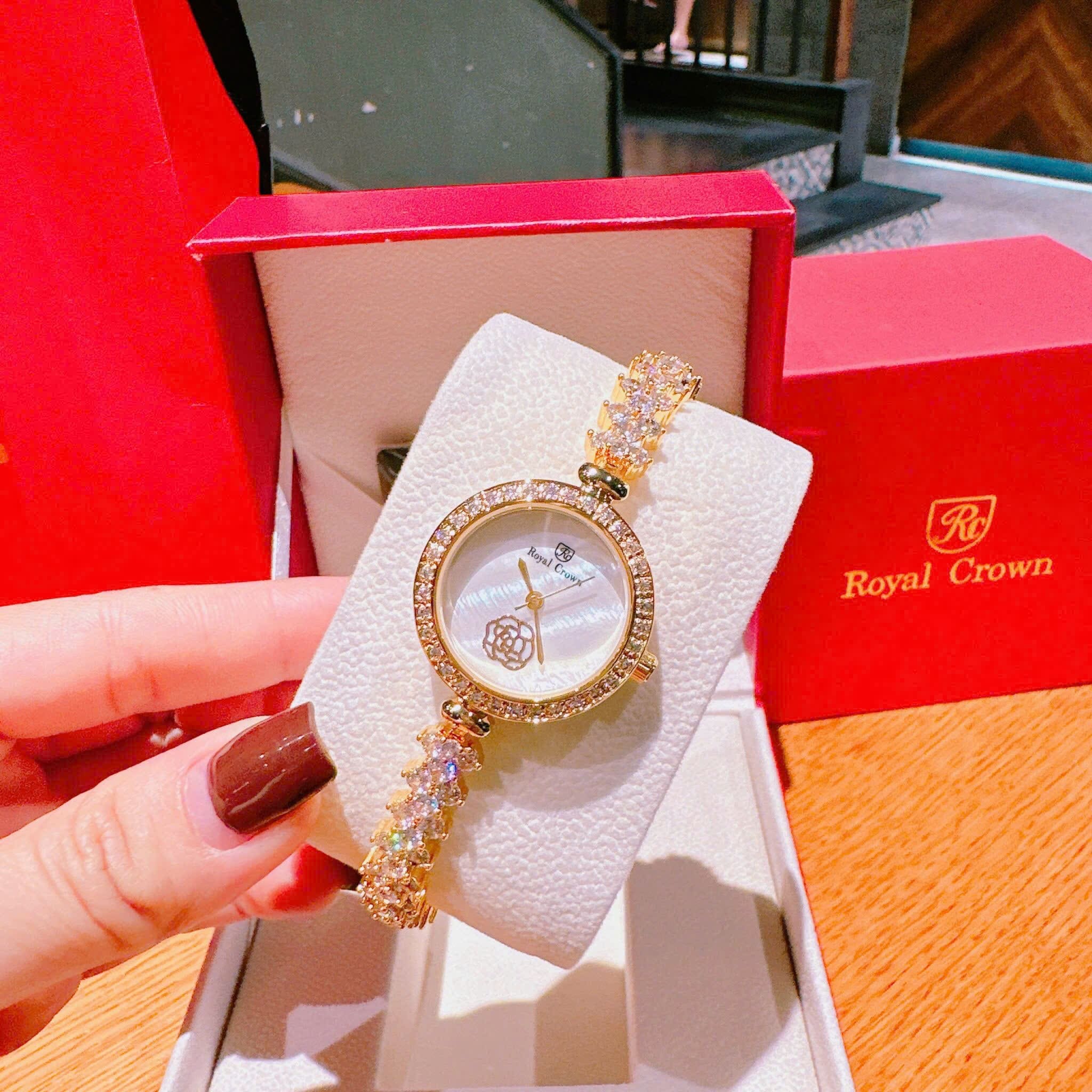 Đồng Hồ Royal Crown Mặt Xà Cừ |Nữ Giới |Đính Hoa |Lắc Tay Vàng Gold |Máy Pin (Quartz) |Size 30mm |donghogiatot.vn