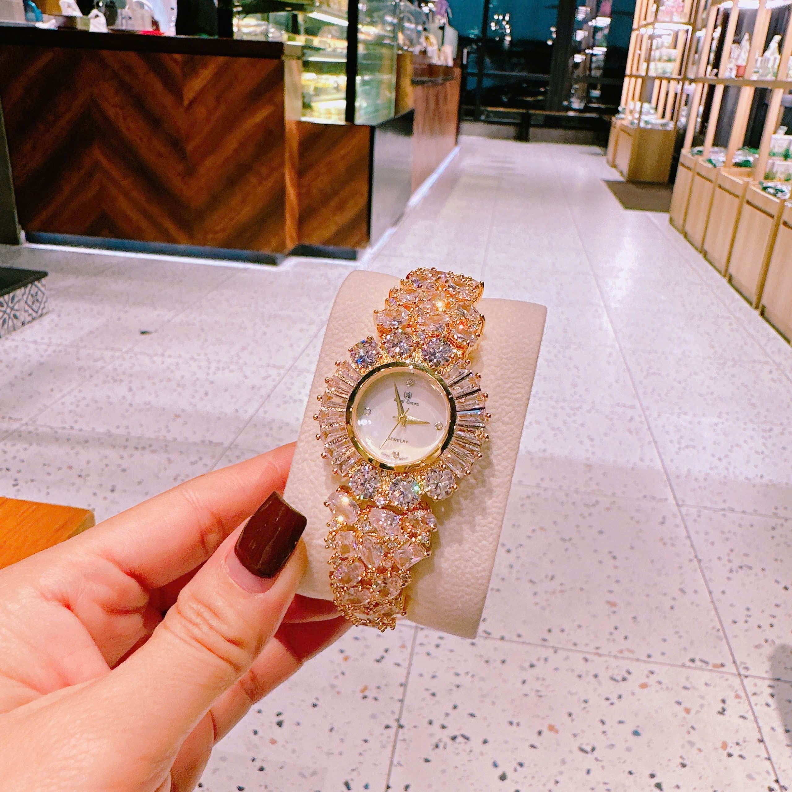 Đồng Hồ Royal Crown Mặt Xà Cừ |Nữ Giới |Đính Pha Lê |Lắc Tay Vàng Gold |Máy Pin (Quartz) |Size 34mm |donghogiatot.vn