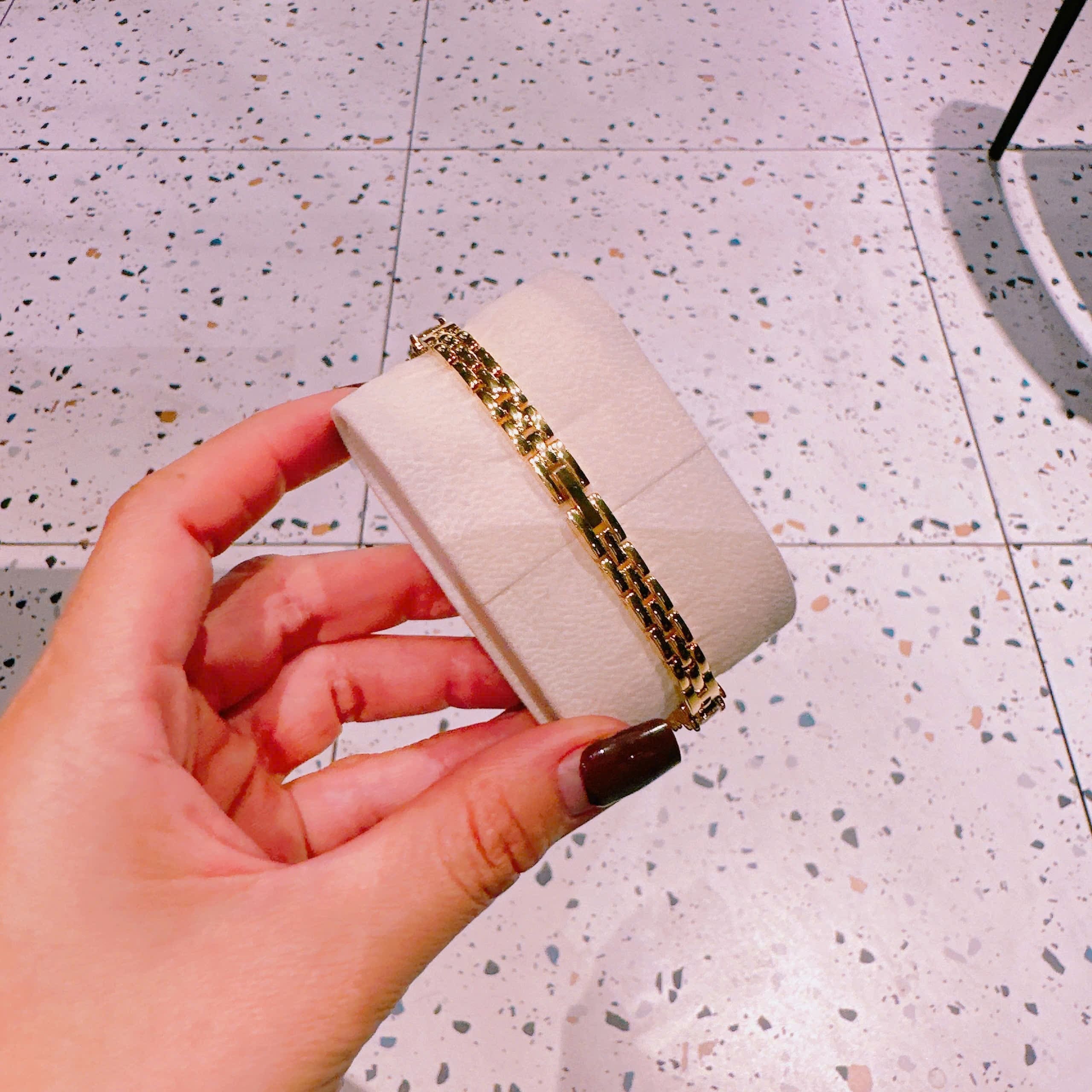 Đồng Hồ Royal Crown Mặt Xà Cừ |Nữ Giới |Đính Pha Lê |Lắc Tay Vàng Gold |Máy Pin (Quartz) |Size 34mm |donghogiatot.vn