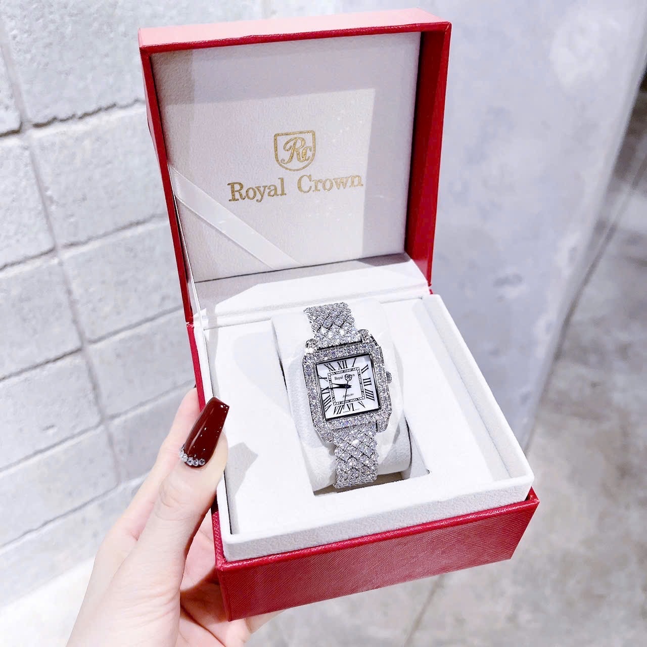 Đồng Hồ Royal Crown Số La Mã |Nữ Giới |Mặt Vuông |Dây Kim Loại Đính Đá |Máy Pin (Quartz) |Size 32mm |donghogiatot.vn