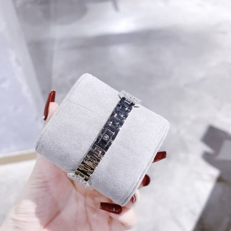 Đồng Hồ Royal Crown Số La Mã |Nữ Giới |Mặt Vuông |Dây Kim Loại Đính Đá |Máy Pin (Quartz) |Size 32mm |donghogiatot.vn