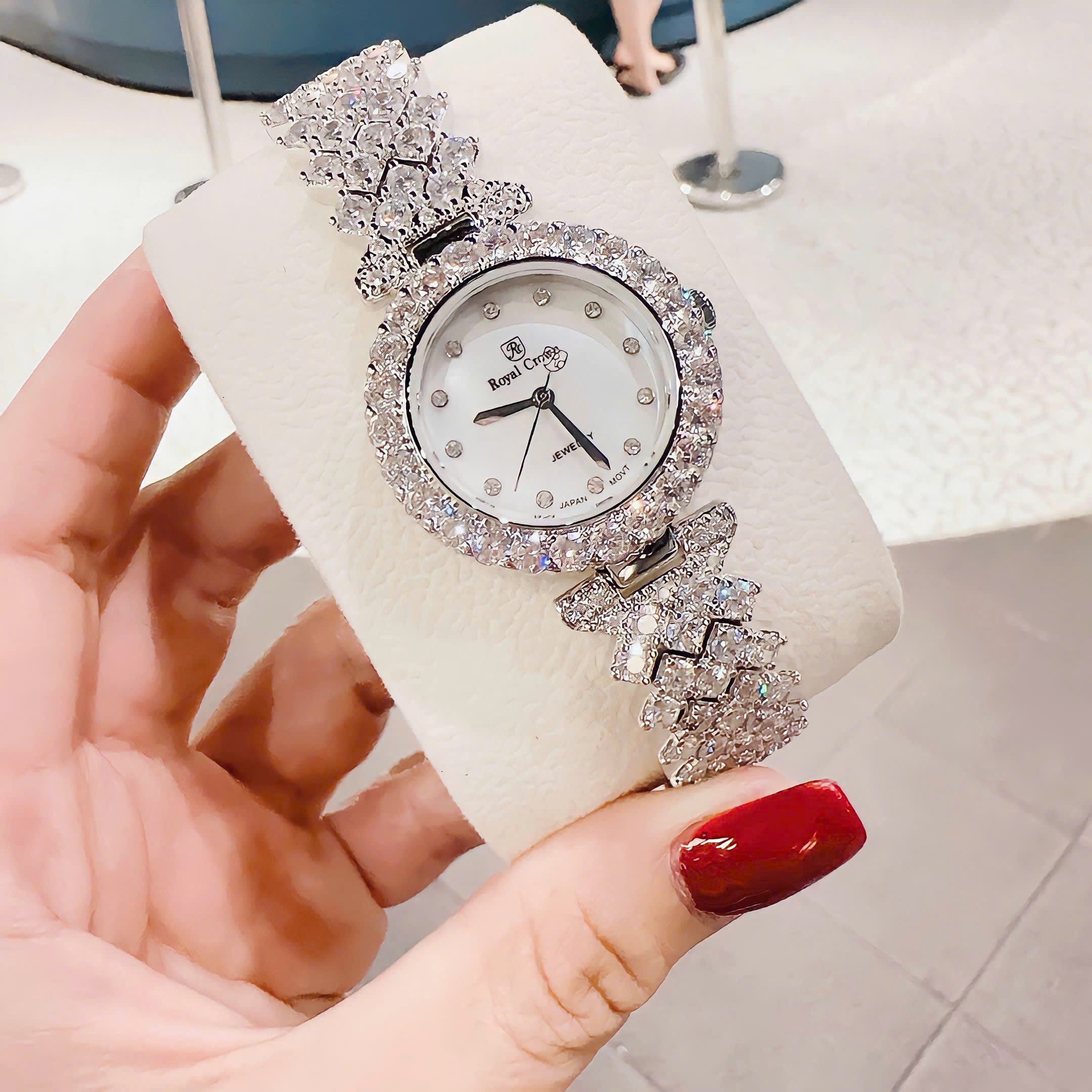 Đồng Hồ Royal Crown Trắng Silver |Nữ Giới |Mặt Tròn |Dây Kim Loại Đính Đá |Máy Pin (Quartz) |Size 32mm |donghogiatot.vn
