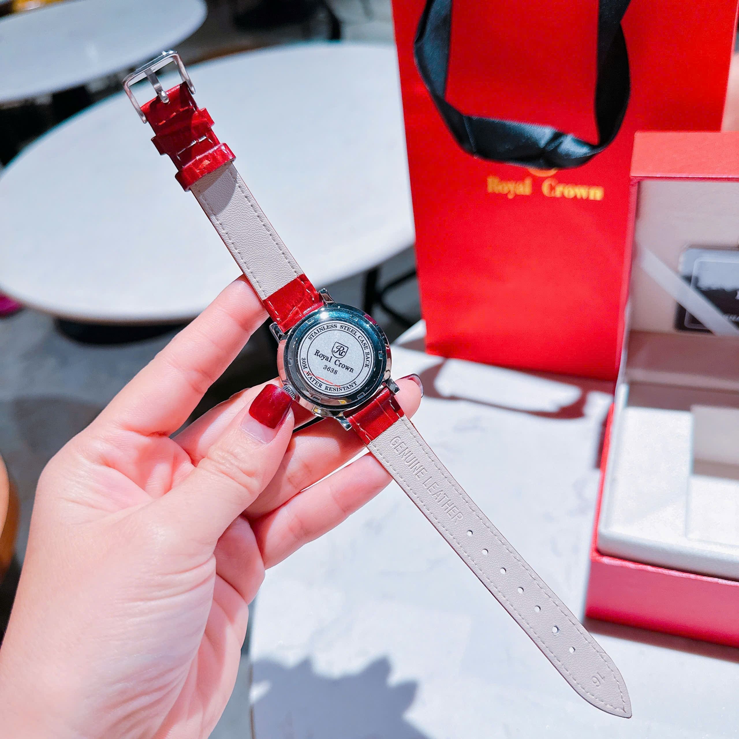 Đồng Hồ Royal Crown Viền Đá Chạy |Nữ Giới |Silver |Dây Da Đỏ |Máy Pin (Quartz) |Size 35mm |donghogiatot.vn