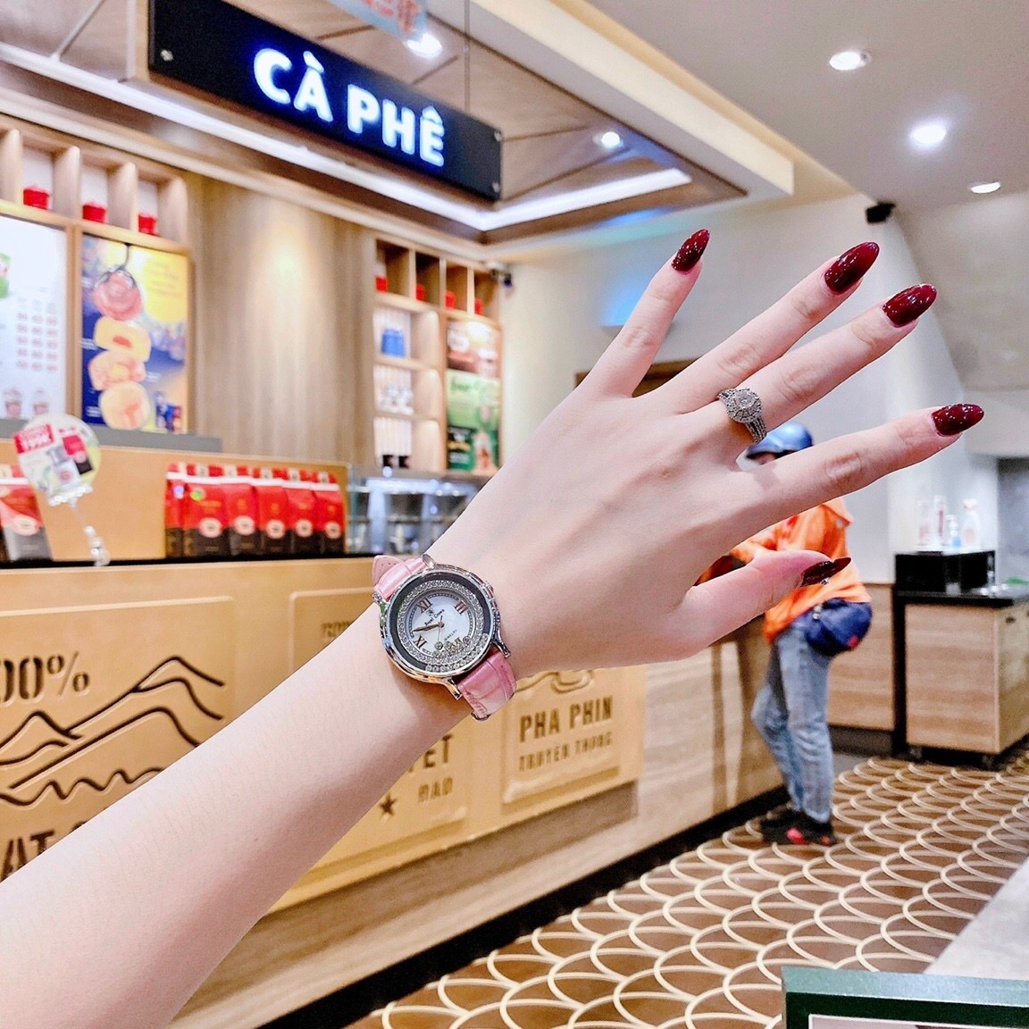 Đồng Hồ Royal Crown Viền Đá Chạy |Nữ Giới |Silver |Dây Da Hồng |Máy Pin (Quartz) |Size 35mm |donghogiatot.vn