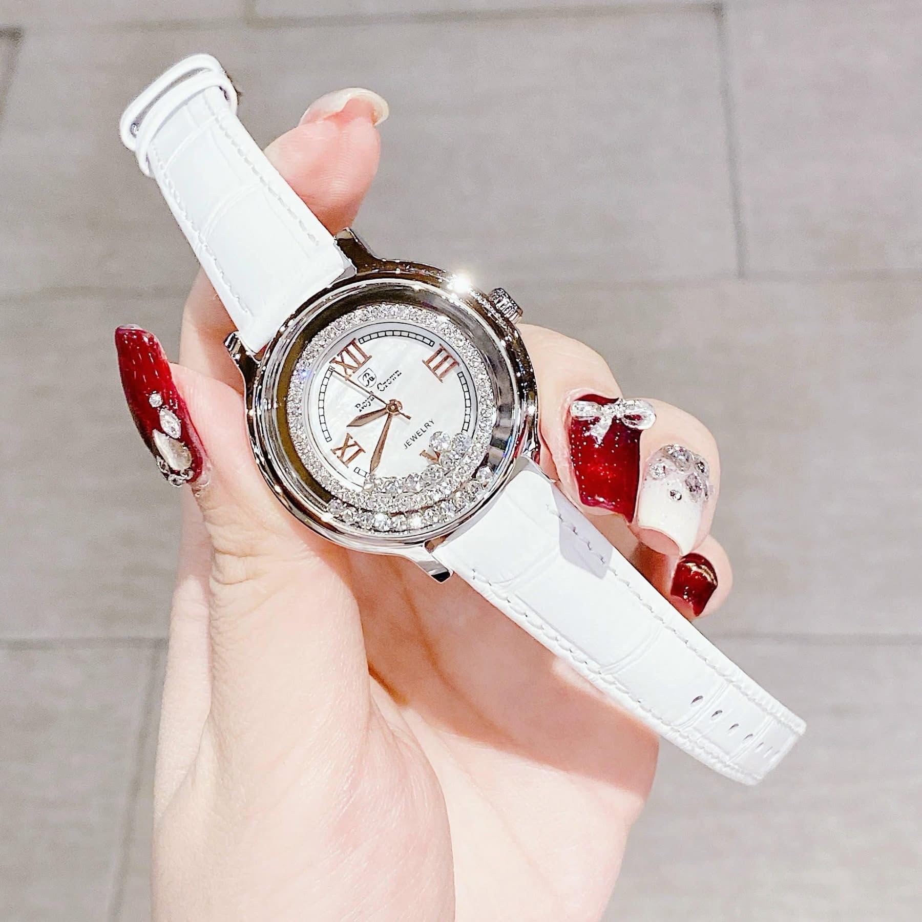 Đồng Hồ Royal Crown Viền Đá Chạy |Nữ Giới |Silver |Dây Da Trắng |Máy Pin (Quartz) |Size 35mm |donghogiatot.vn