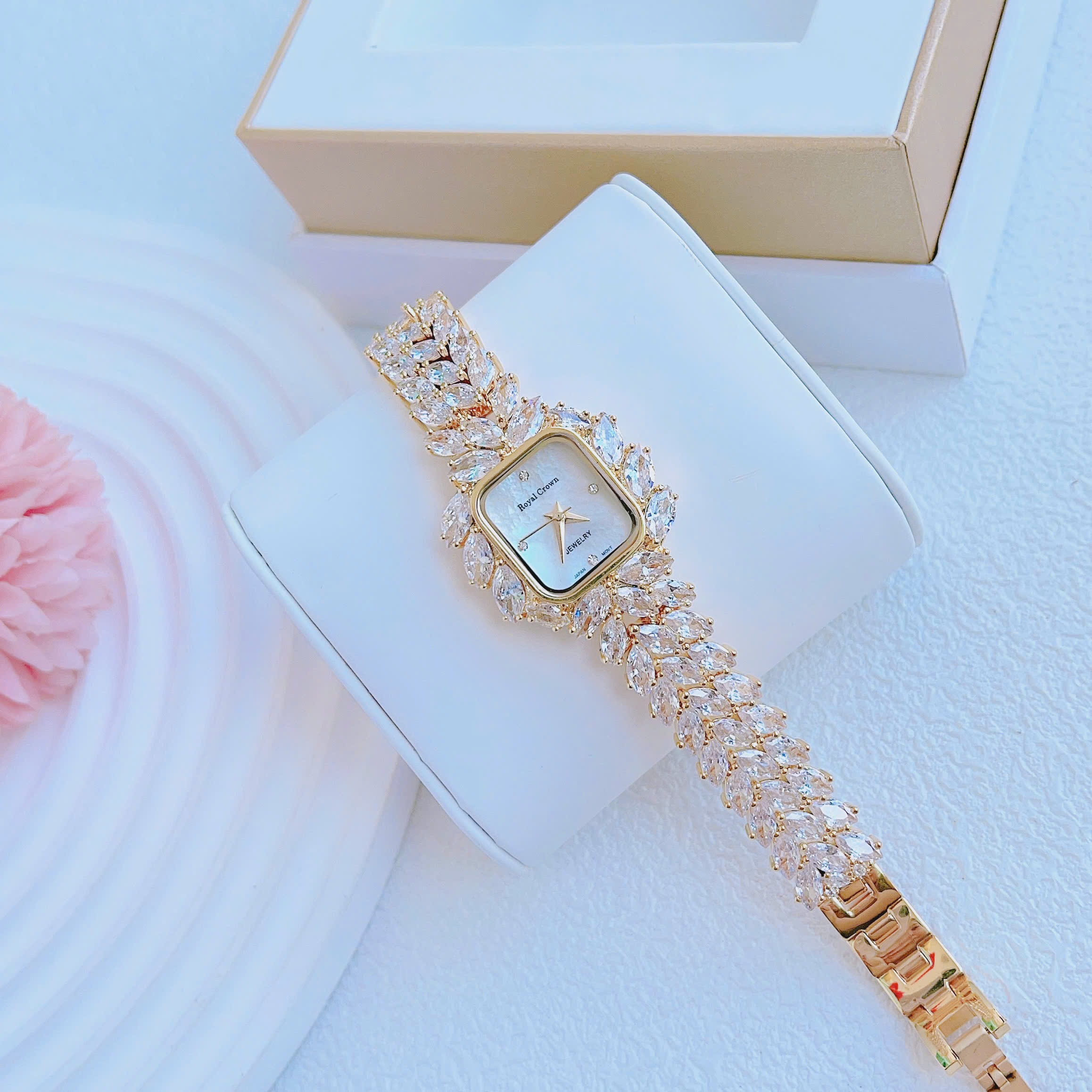 Đồng Hồ Royal Crown Xà Cừ |Nữ Giới |Mặt Vuông |Dây Kim Loại Đính Đá Vàng Gold |Máy Pin (Quartz) |Size 28mm |donghogiatot.vn