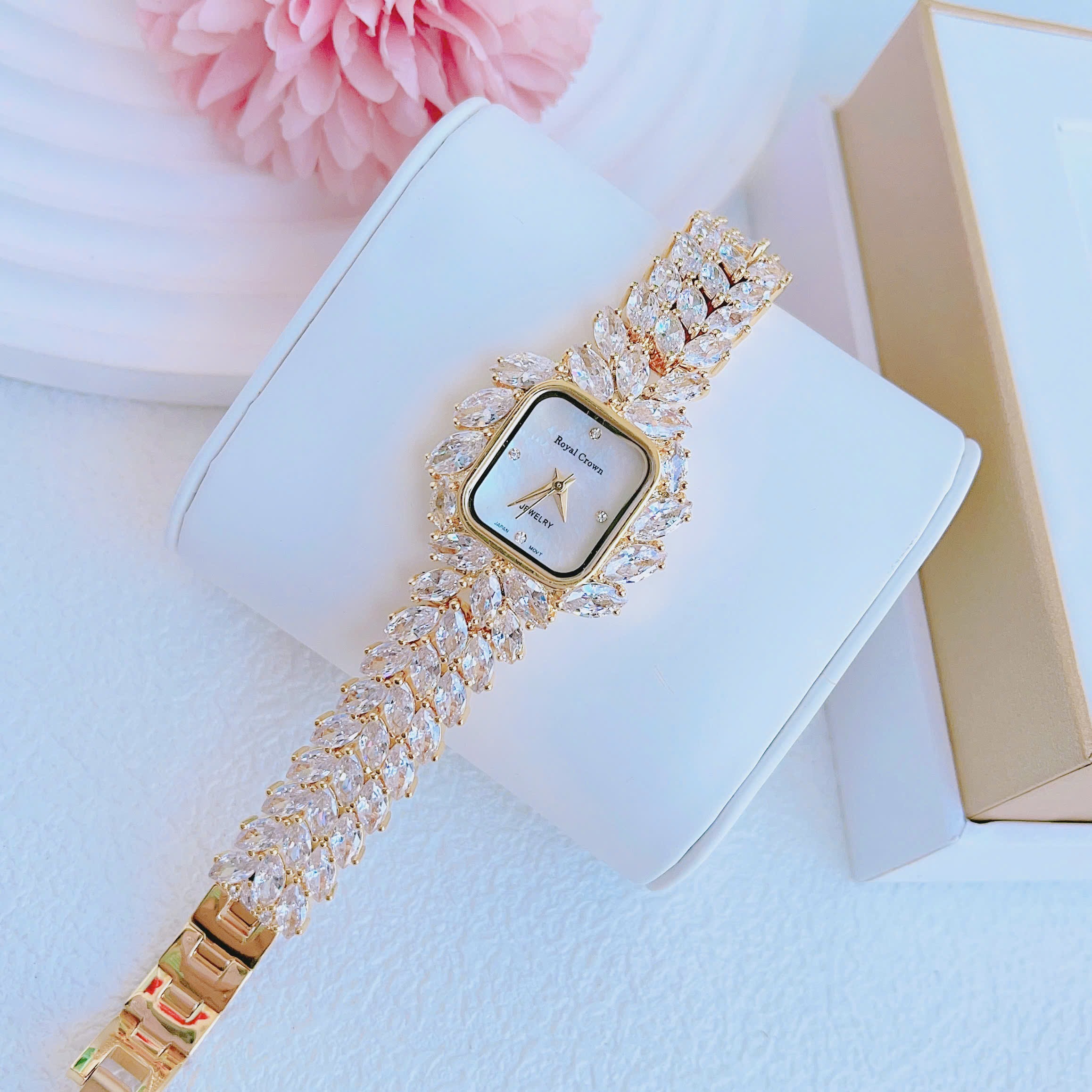 Đồng Hồ Royal Crown Xà Cừ |Nữ Giới |Mặt Vuông |Dây Kim Loại Đính Đá Vàng Gold |Máy Pin (Quartz) |Size 28mm |donghogiatot.vn