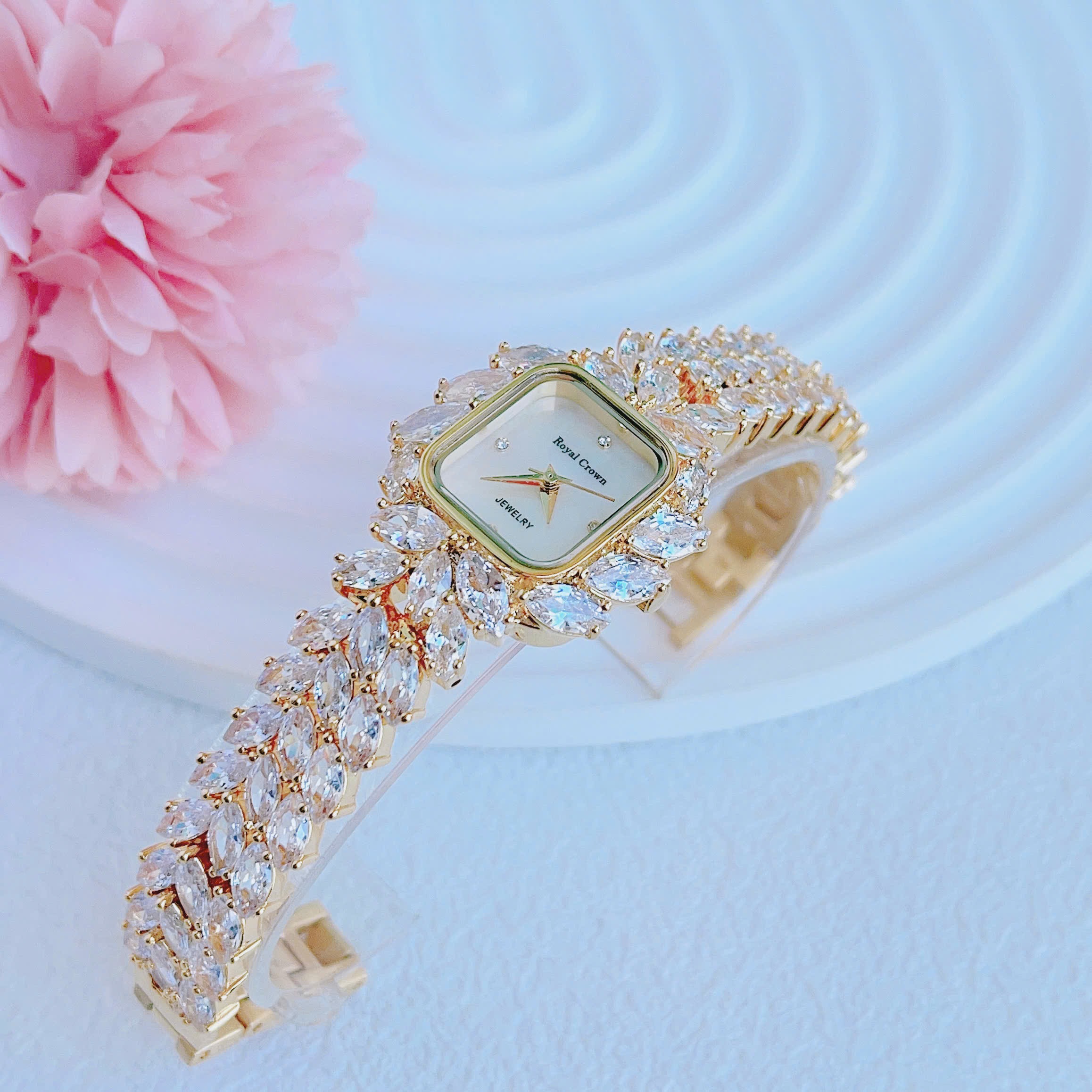 Đồng Hồ Royal Crown Xà Cừ |Nữ Giới |Mặt Vuông |Dây Kim Loại Đính Đá Vàng Gold |Máy Pin (Quartz) |Size 28mm |donghogiatot.vn