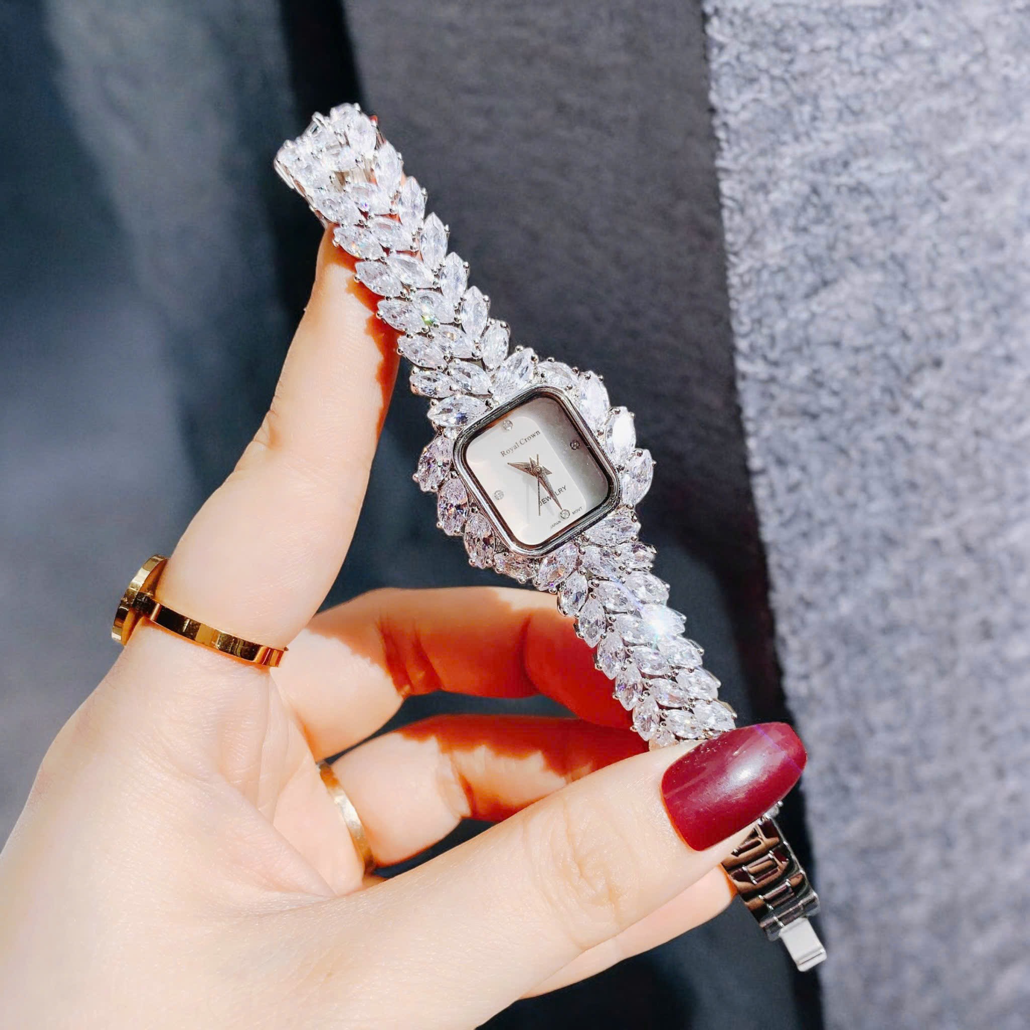 Đồng Hồ Royal Crown Xà Cừ |Nữ Giới |Mặt Vuông |Dây Kim Loại Đính Đá |Máy Pin (Quartz) |Size 28mm |donghogiatot.vn