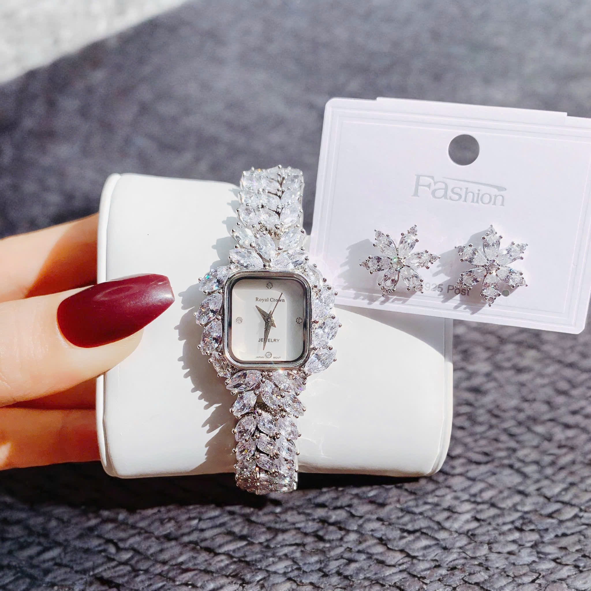 Đồng Hồ Royal Crown Xà Cừ |Nữ Giới |Mặt Vuông |Dây Kim Loại Đính Đá |Máy Pin (Quartz) |Size 28mm |donghogiatot.vn