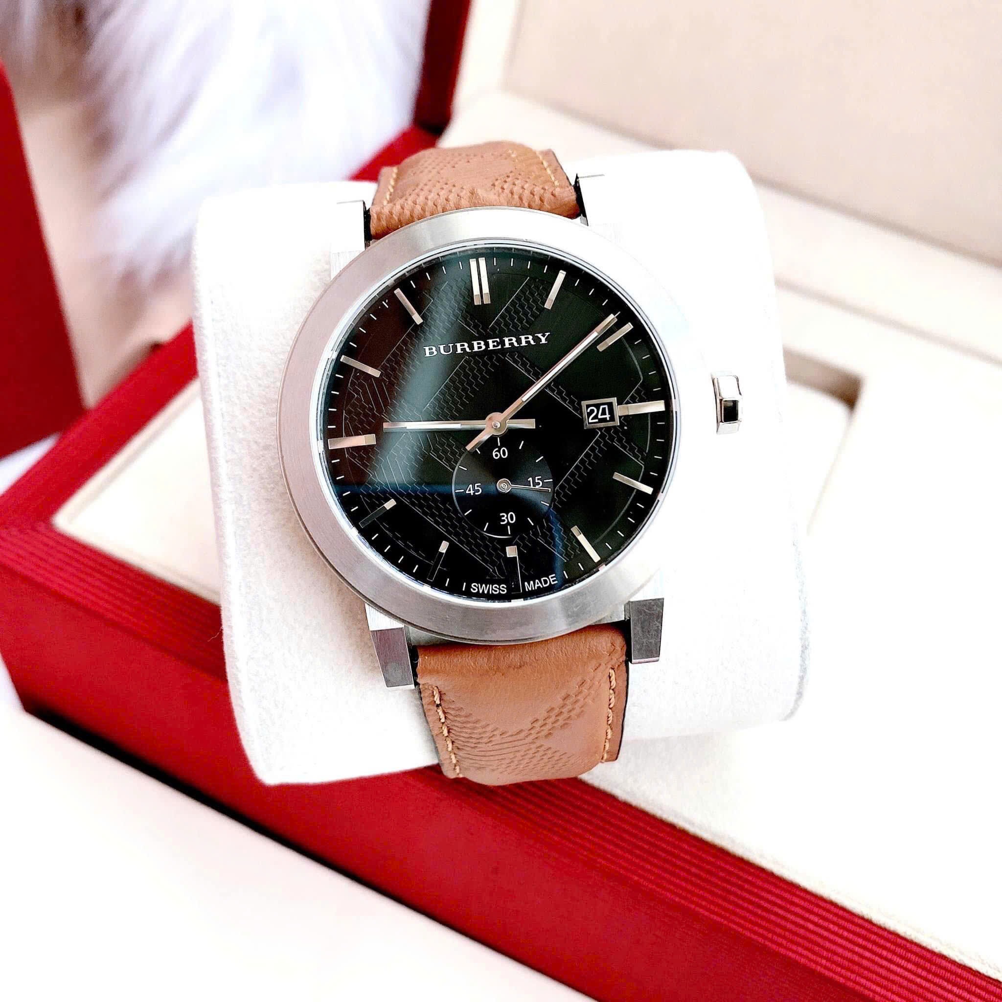 Đồng Hồ Burberry The City Embossed |Nam Giới |Mặt Đen |Dây Da Nâu |Máy Pin (Quartz) |Size 42mm |donghogiatot.vn