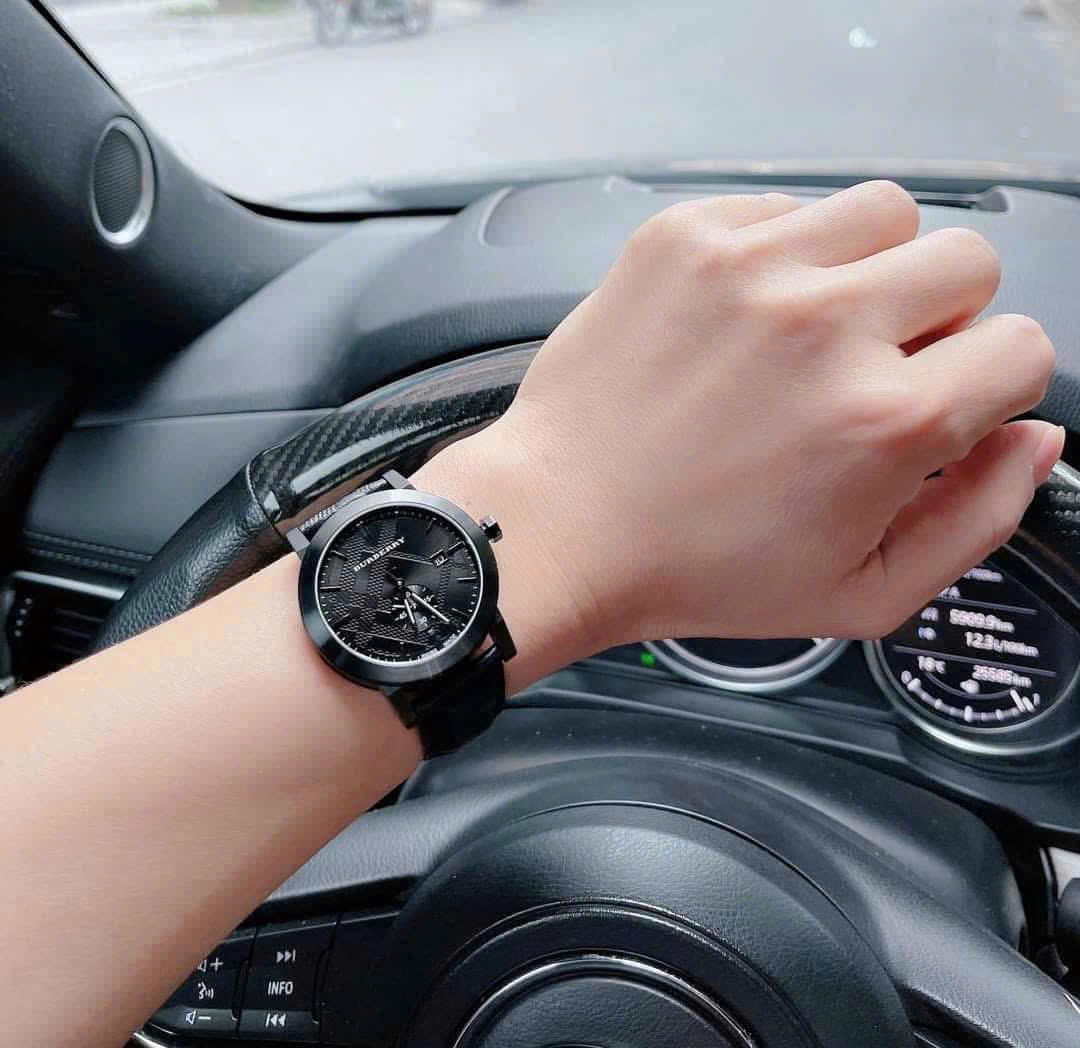Đồng Hồ Burberry The City Embossed |Nam Giới |Mặt Tròn |Dây Da Đen |Máy Pin (Quartz) |Size 42mm |donghogiatot.vn