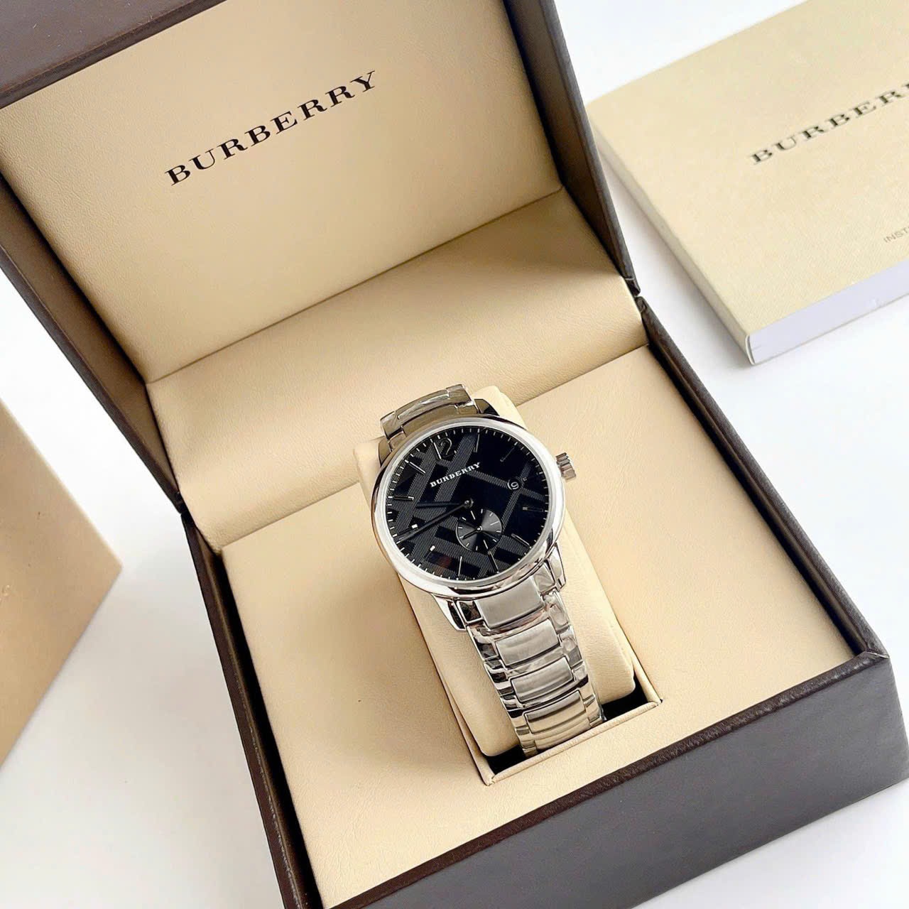 Đồng Hồ Burberry The City |Nam Giới |Mặt Đen |Dây Kim Loại Trắng Silver |Máy Pin (Quartz) |Size 40mm |donghogiatot.vn