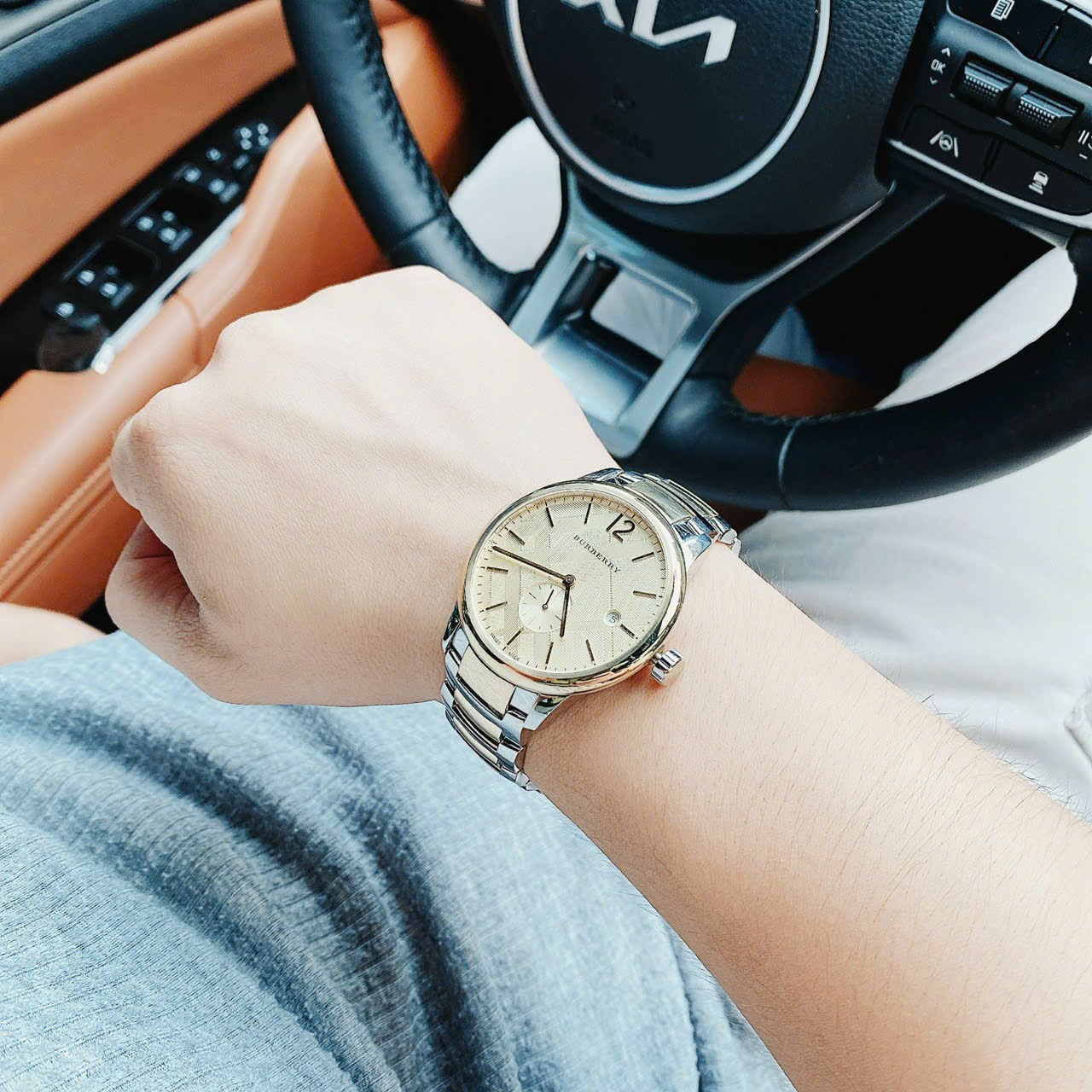 Đồng Hồ Burberry The City |Nam Giới |Mặt Tròn |Dây Kim Loại Demi Vàng Gold |Máy Pin (Quartz) |Size 40mm |donghogiatot.vn