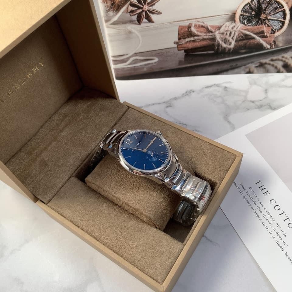 Đồng Hồ Burberry The Classic Round |Nam Giới |Xanh Dương |Dây Kim Loại Silver |Máy Pin (Quartz) |Size 40mm |donghogiatot.vn