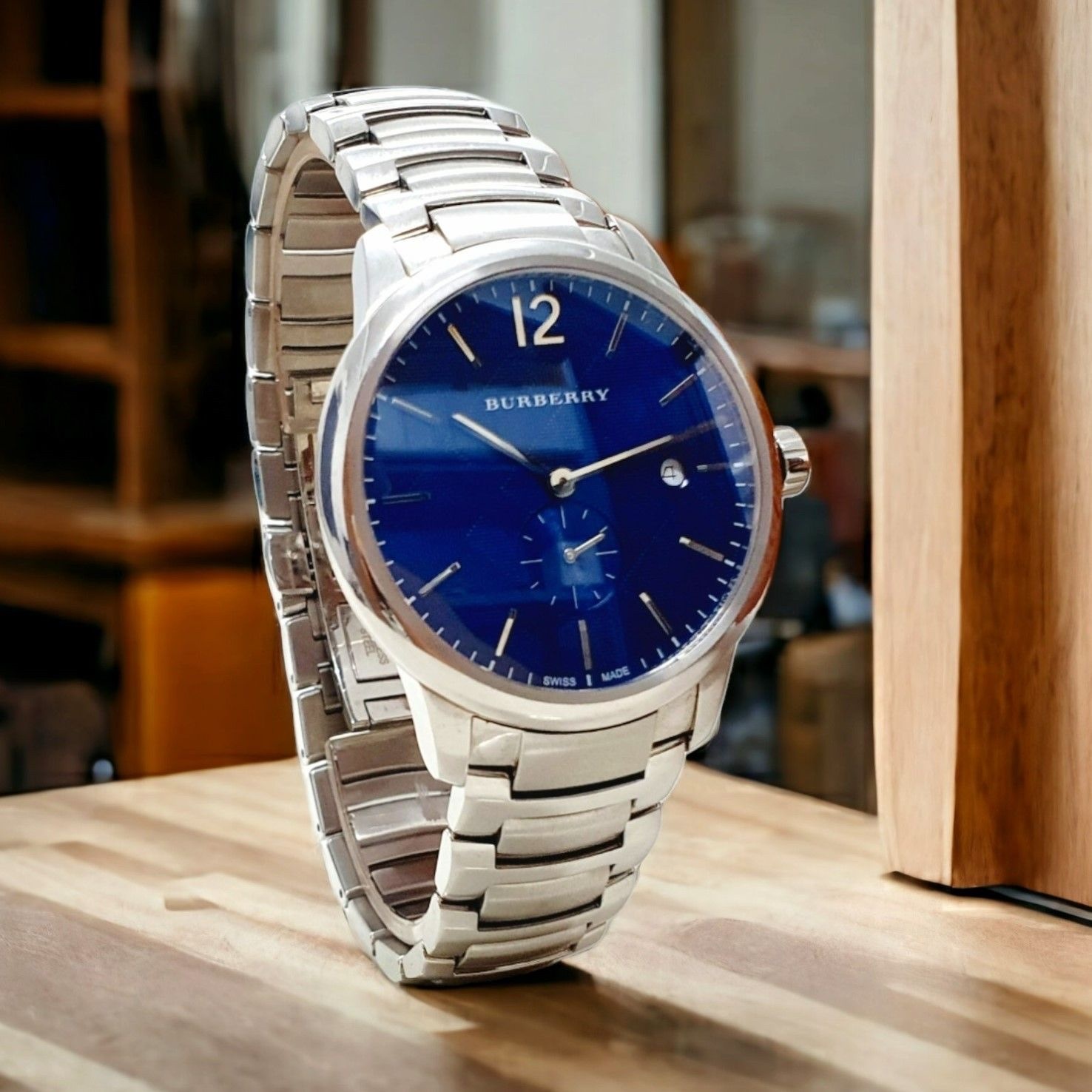 Đồng Hồ Burberry The Classic Round |Nam Giới |Xanh Dương |Dây Kim Loại Silver |Máy Pin (Quartz) |Size 40mm |donghogiatot.vn