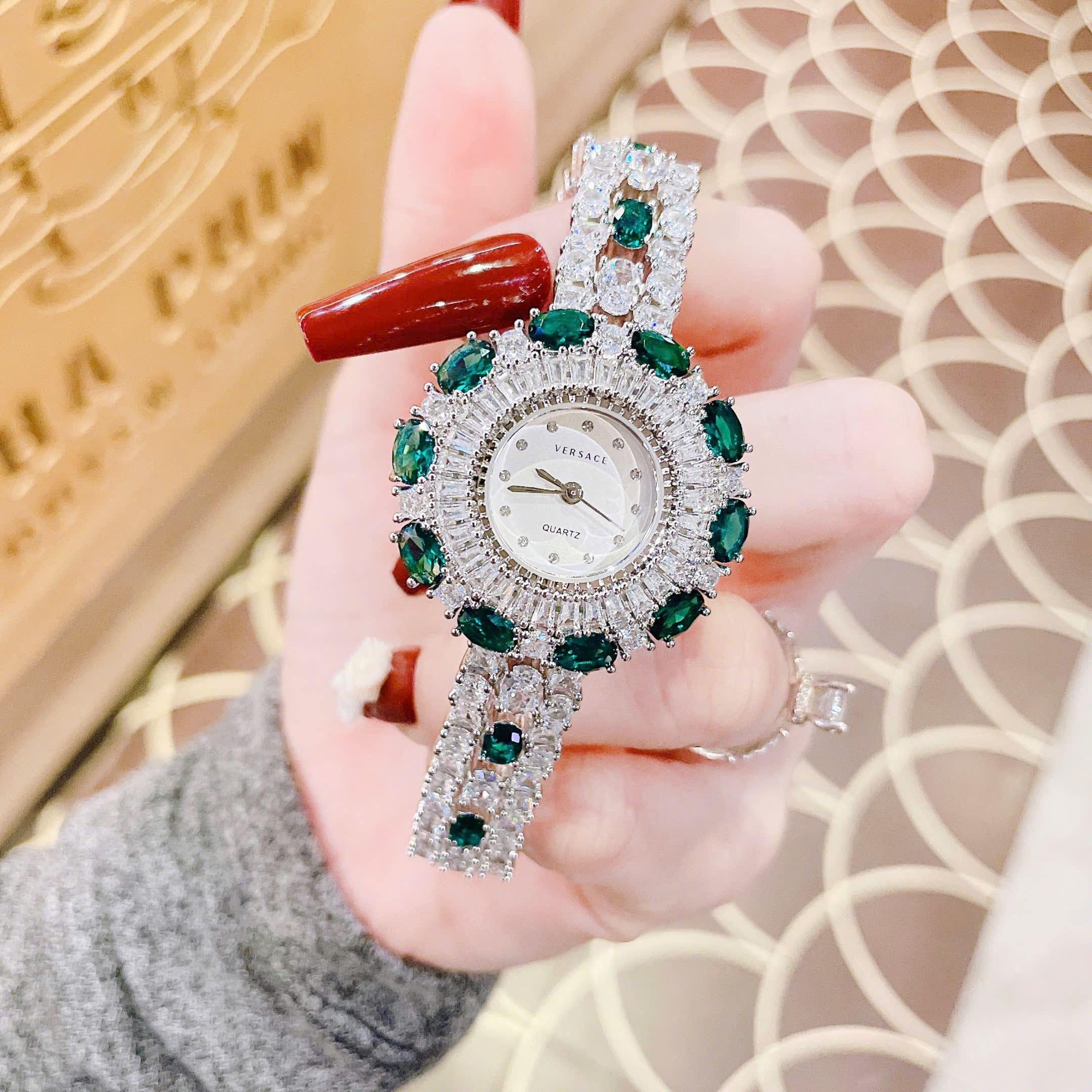 Đồng Hồ Versace Bông Hoa Tuyết |Nữ Giới |Đính Đá Xanh Lá |Lắc Tay Silver |Máy Pin (Quartz) |Size 36mm |donghogiatot.vn
