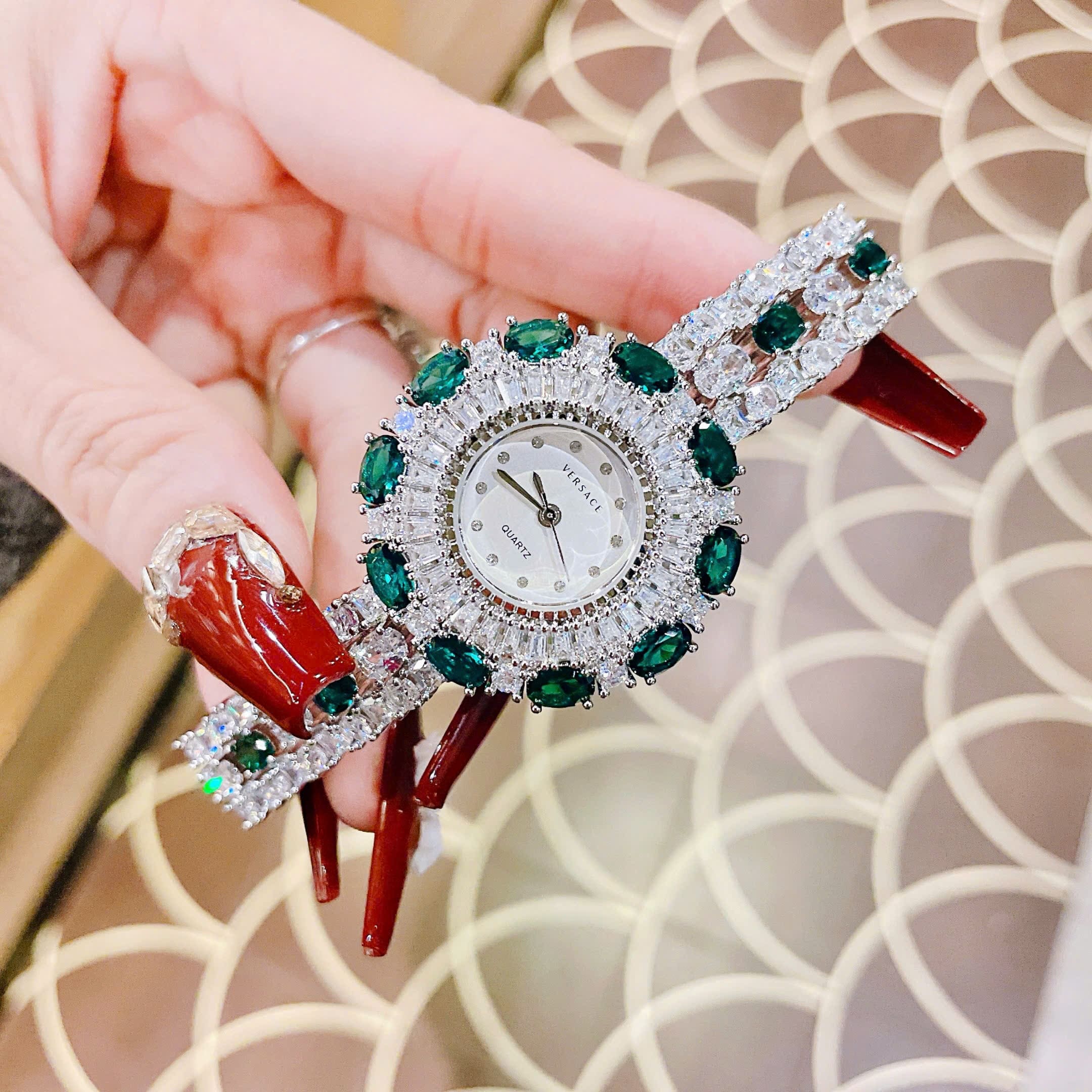 Đồng Hồ Versace Bông Hoa Tuyết |Nữ Giới |Đính Đá Xanh Lá |Lắc Tay Silver |Máy Pin (Quartz) |Size 36mm |donghogiatot.vn
