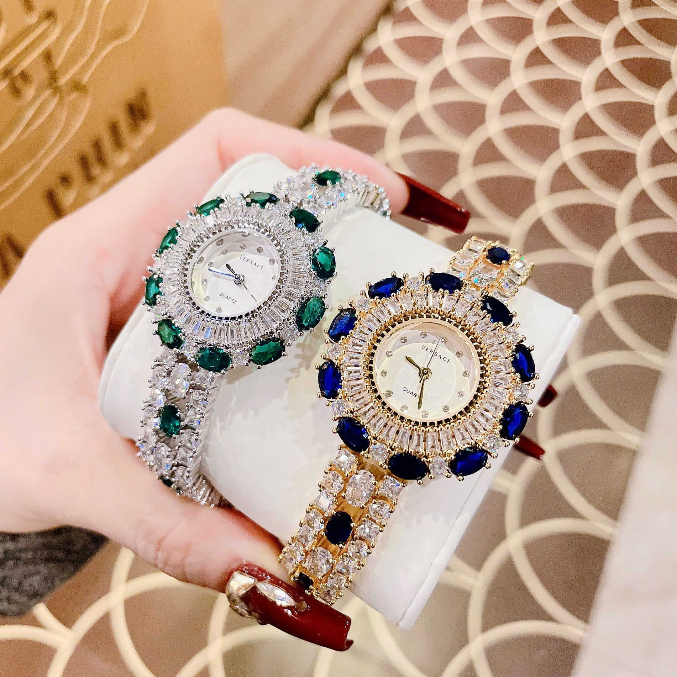 Đồng Hồ Versace Bông Hoa Tuyết |Nữ Giới |Đính Đá Xanh Lá |Lắc Tay Silver |Máy Pin (Quartz) |Size 36mm |donghogiatot.vn