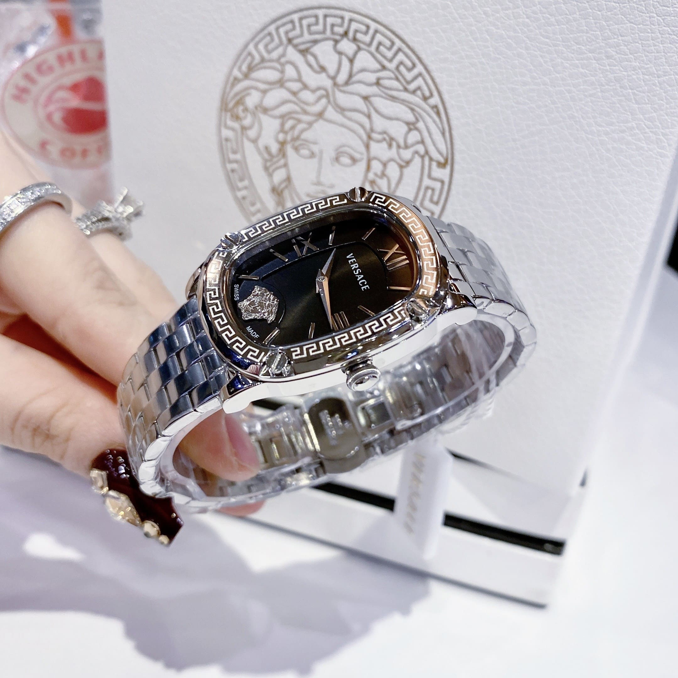 Đồng Hồ Versace Couture |Nữ Giới |Mặt Chữ Nhật Đen |Dây Kim Loại Silver |Máy Pin (Quartz) |Size 30x38mm |donghogiatot.vn