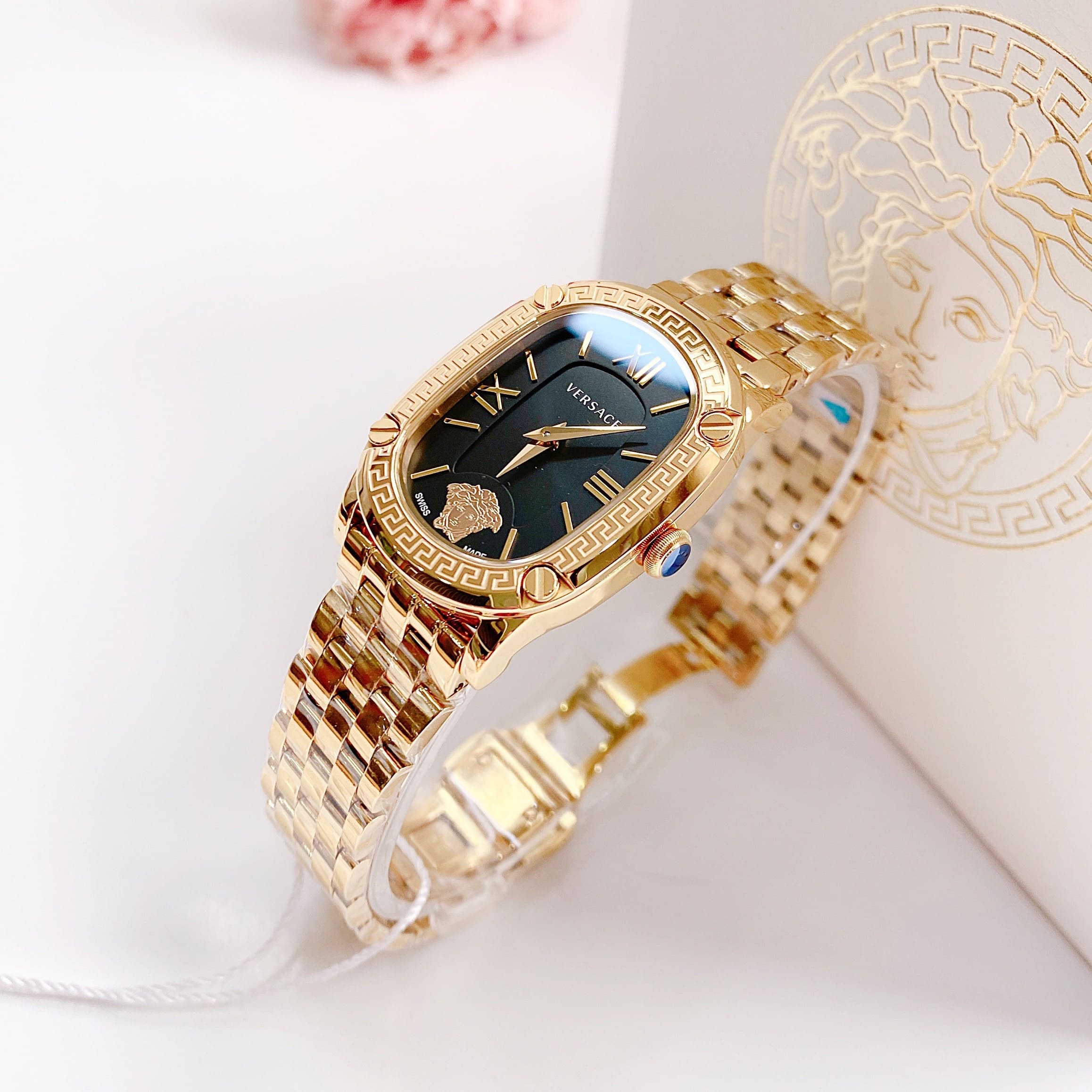 Đồng Hồ Versace Couture |Nữ Giới |Mặt Chữ Nhật Đen |Dây Kim Loại Vàng Gold |Máy Pin (Quartz) |Size 30x38mm |donghogiatot.vn