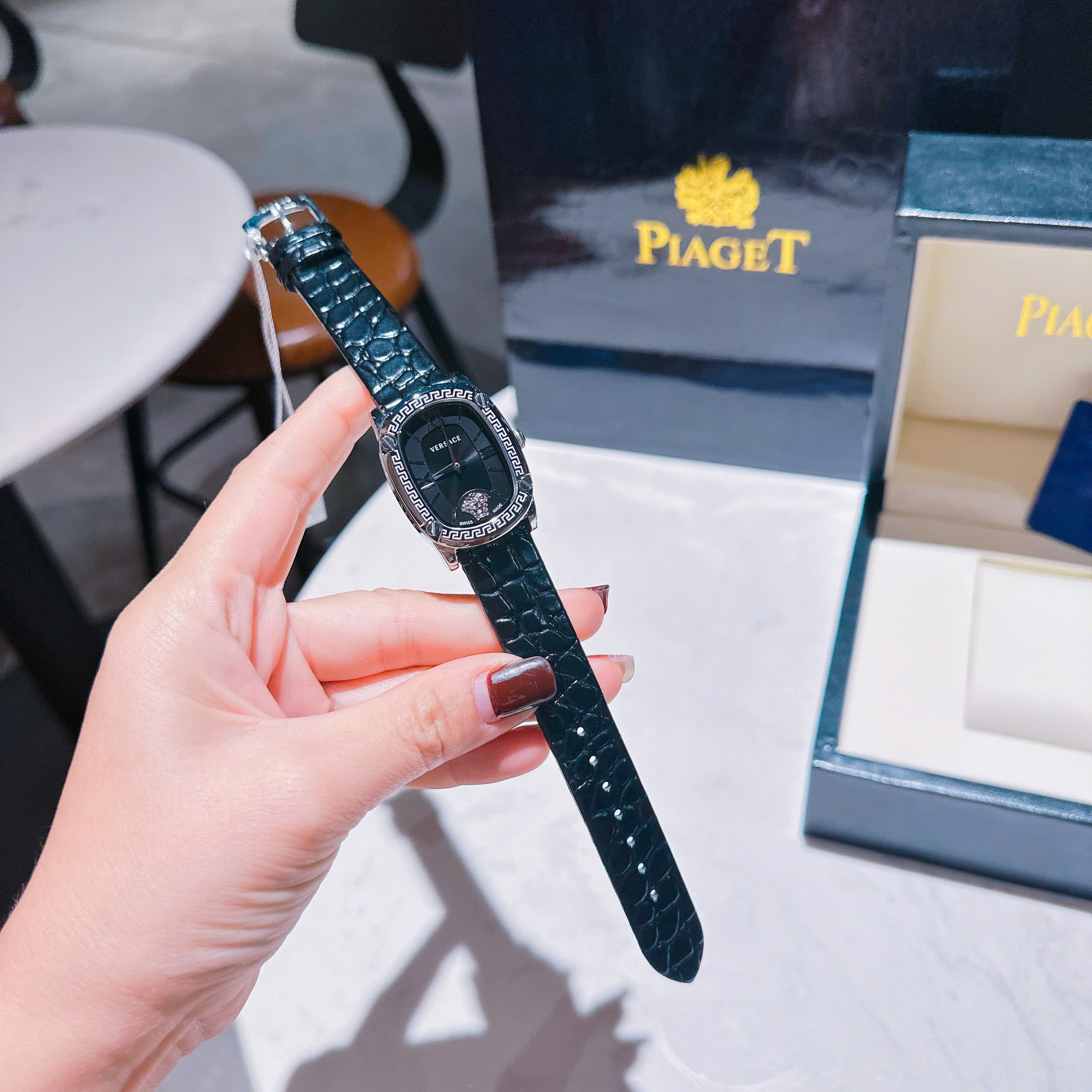 Đồng Hồ Versace Couture |Nữ Giới |Mặt Chữ Nhật |Silver |Dây Da Đen |Máy Pin (Quartz) |Size 30x38mm |donghogiatot.vn