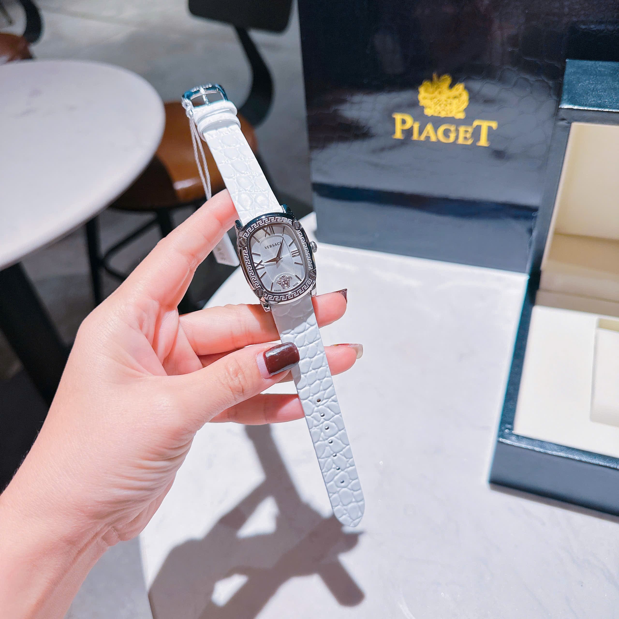Đồng Hồ Versace Couture |Nữ Giới |Mặt Chữ Nhật |Silver |Dây Da Trắng |Máy Pin (Quartz) |Size 30x38mm |donghogiatot.vn