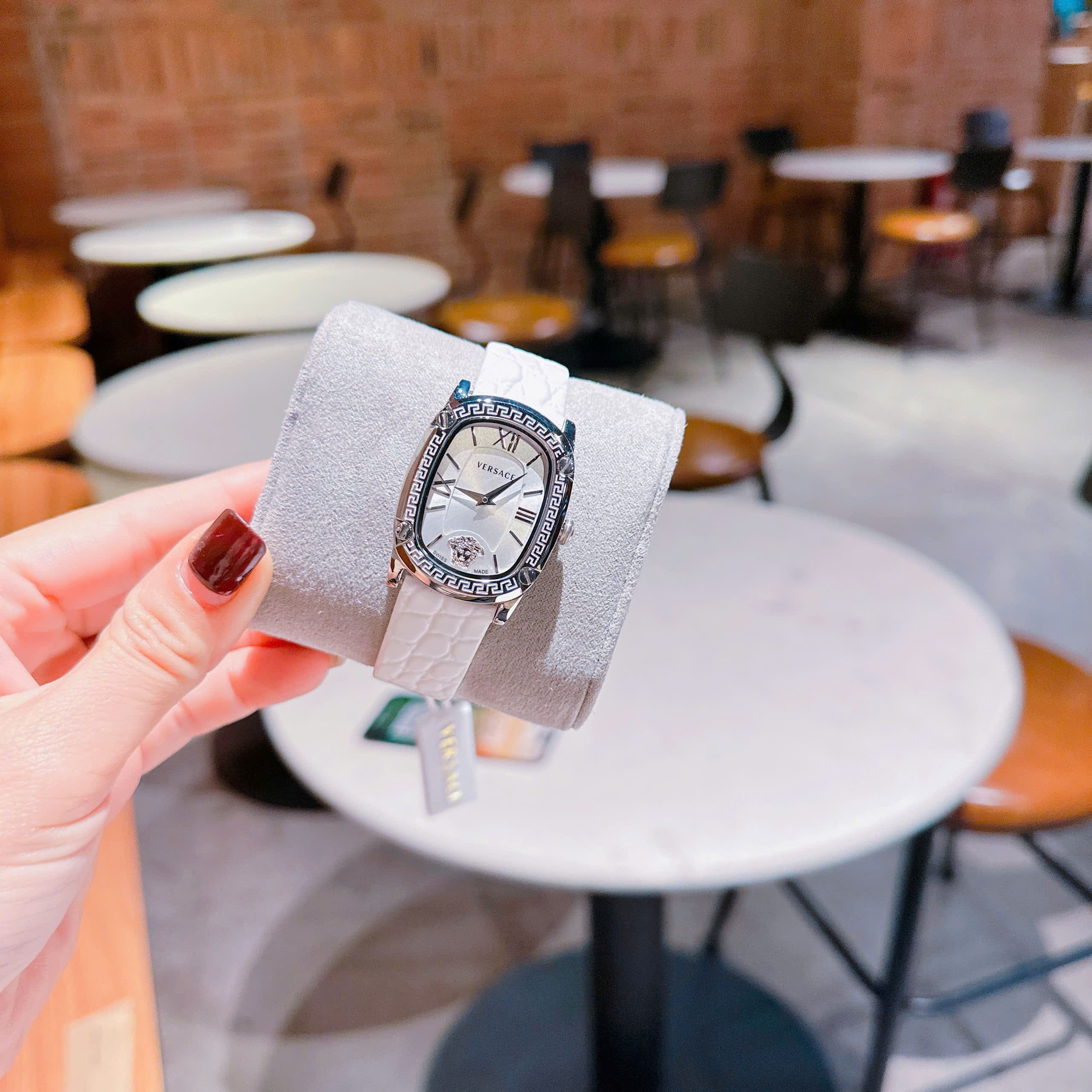 Đồng Hồ Versace Couture |Nữ Giới |Mặt Chữ Nhật |Silver |Dây Da Trắng |Máy Pin (Quartz) |Size 30x38mm |donghogiatot.vn