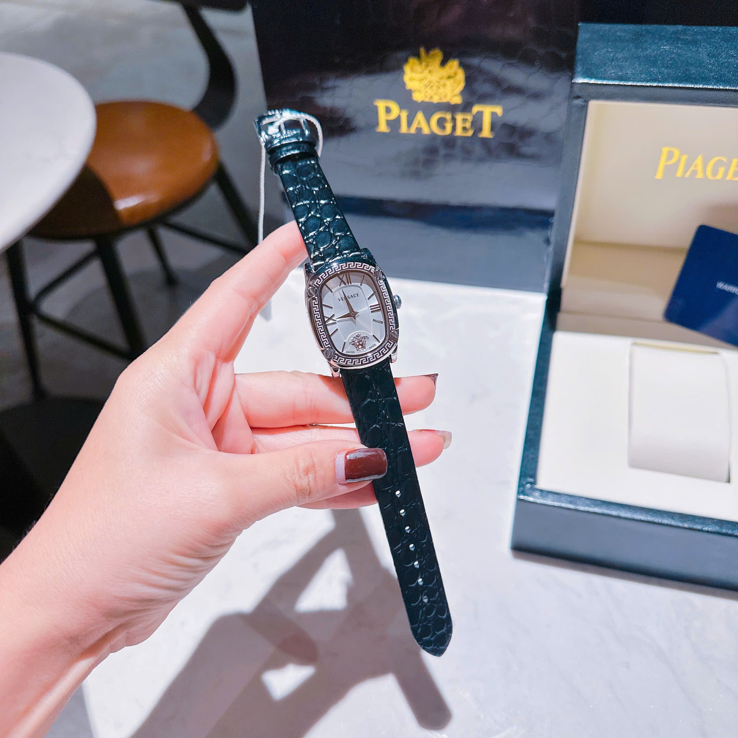 Đồng Hồ Versace Couture |Nữ Giới |Mặt Chữ Nhật |Trắng Silver |Dây Da Đen |Máy Pin (Quartz) |Size 30x38mm |donghogiatot.vn