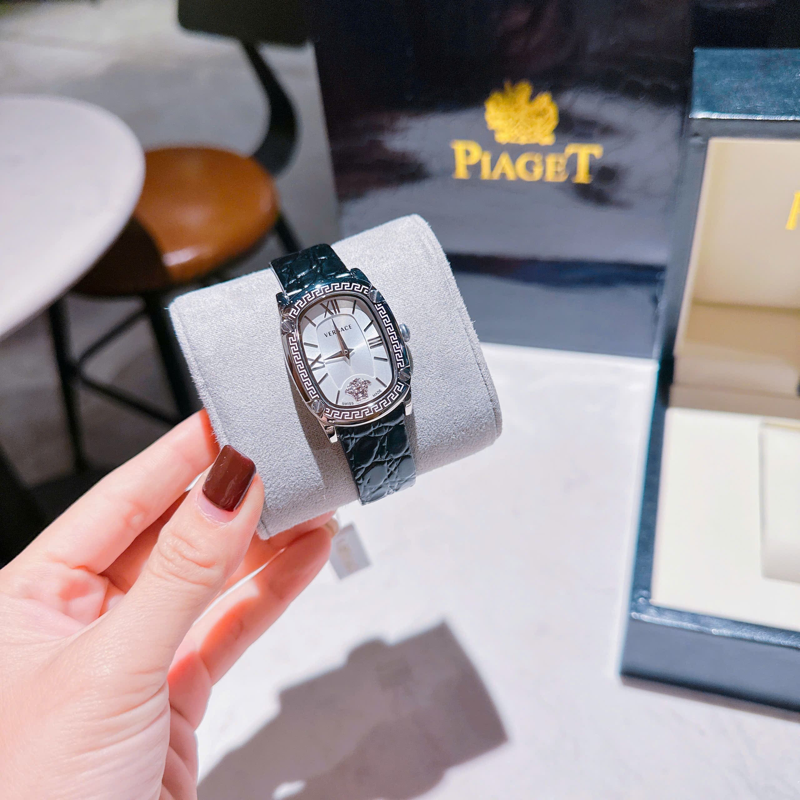 Đồng Hồ Versace Couture |Nữ Giới |Mặt Chữ Nhật |Trắng Silver |Dây Da Đen |Máy Pin (Quartz) |Size 30x38mm |donghogiatot.vn