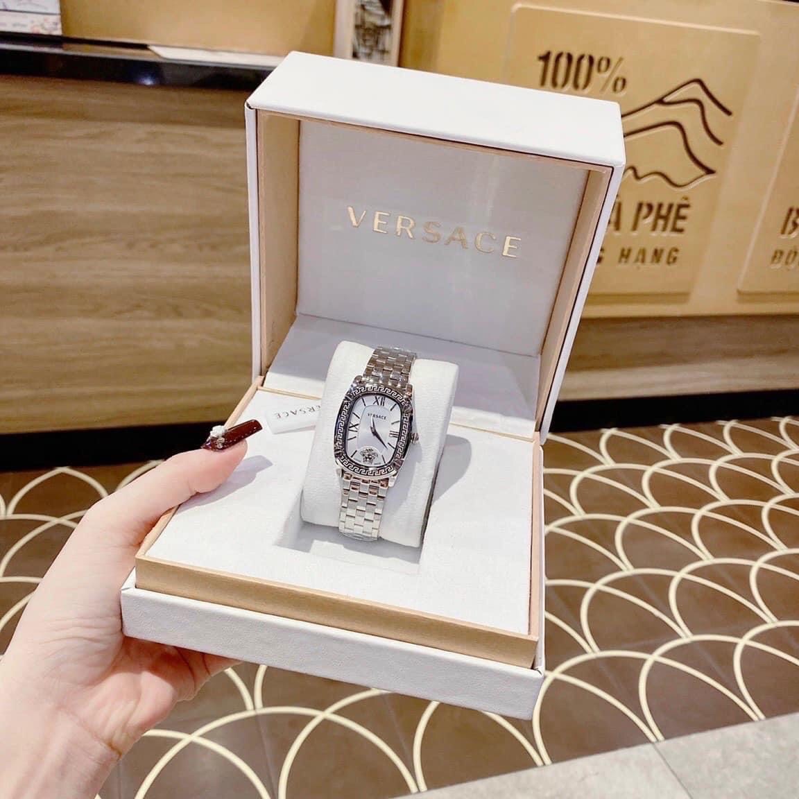 Đồng Hồ Versace Couture |Nữ Giới |Mặt Chữ Nhật Trắng |Dây Kim Loại Silver |Máy Pin (Quartz) |Size 30x38mm |donghogiatot.vn