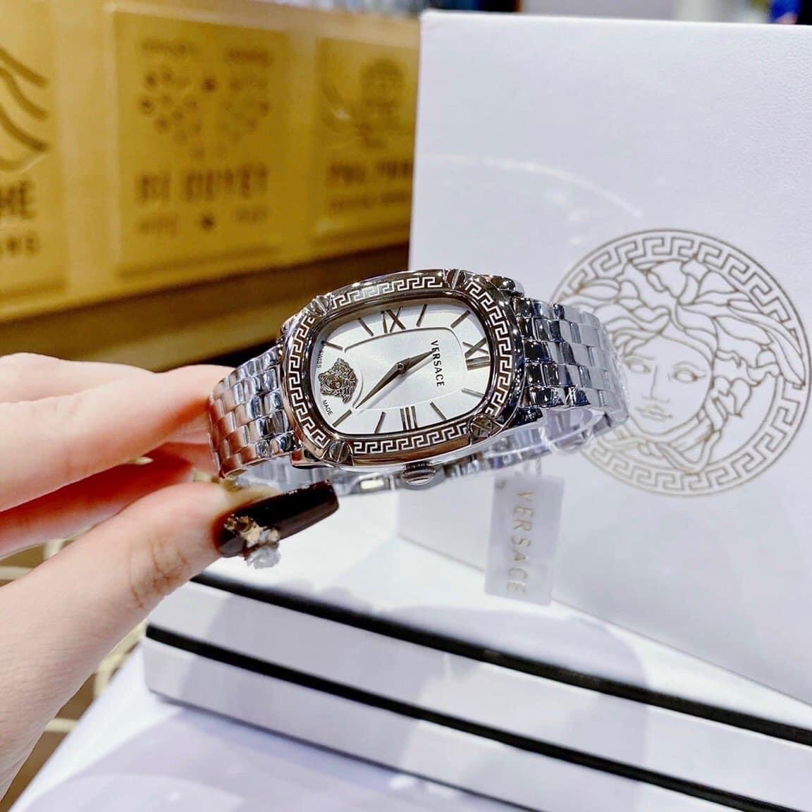 Đồng Hồ Versace Couture |Nữ Giới |Mặt Chữ Nhật Trắng |Dây Kim Loại Silver |Máy Pin (Quartz) |Size 30x38mm |donghogiatot.vn