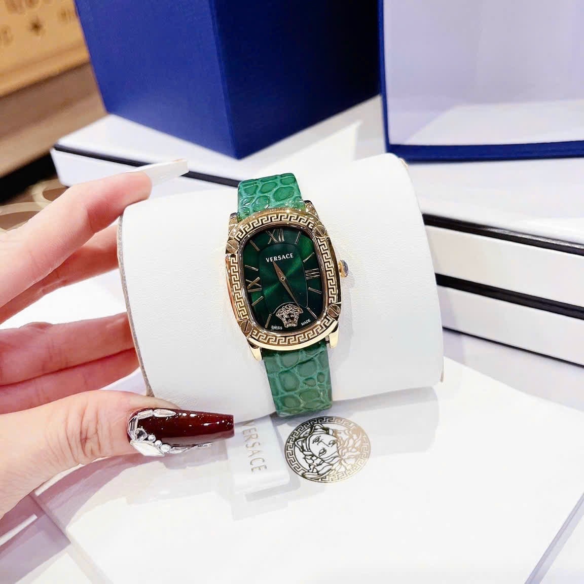 Đồng Hồ Versace Couture |Nữ Giới |Mặt Chữ Nhật |Vàng Gold |Dây Da Xanh Lá |Máy Pin (Quartz) |Size 30x38mm |donghogiatot.vn
