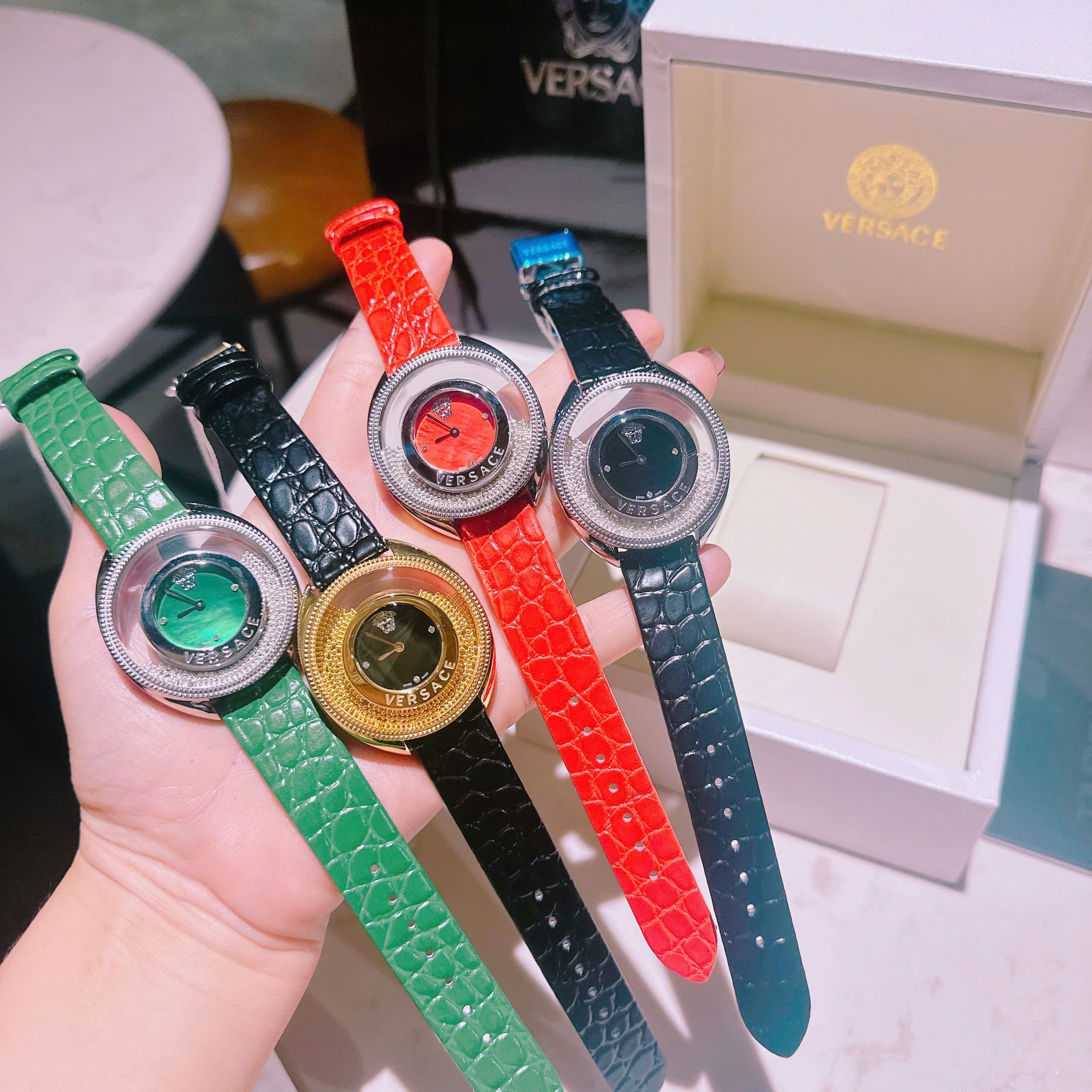 Đồng Hồ Versace Đá Rơi |Nữ Giới |Trắng Silver |Dây Da Màu Đỏ |Máy Pin (Quartz) |Size 36mm |donghogiatot.vn