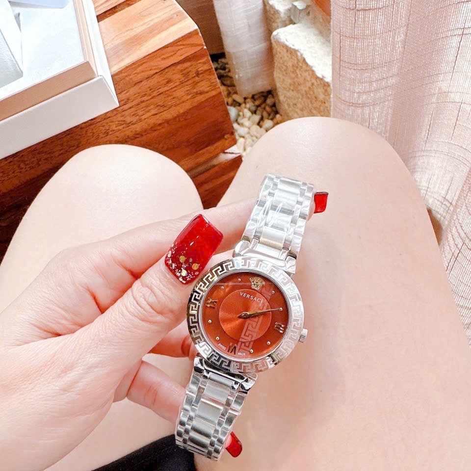 Đồng Hồ Versace Daphnis |Nữ Giới |Mặt Nâu Đỏ |Dây Kim Loại Silver |Máy Pin (Quartz) |Size 35mm |donghogiatot.vn