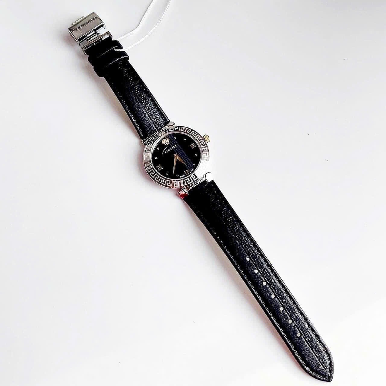 Đồng Hồ Versace Daphnis |Nữ Giới |Mặt Tròn |Silver |Dây Da Đen |Máy Pin (Quartz) |Size 35mm |donghogiatot.vn