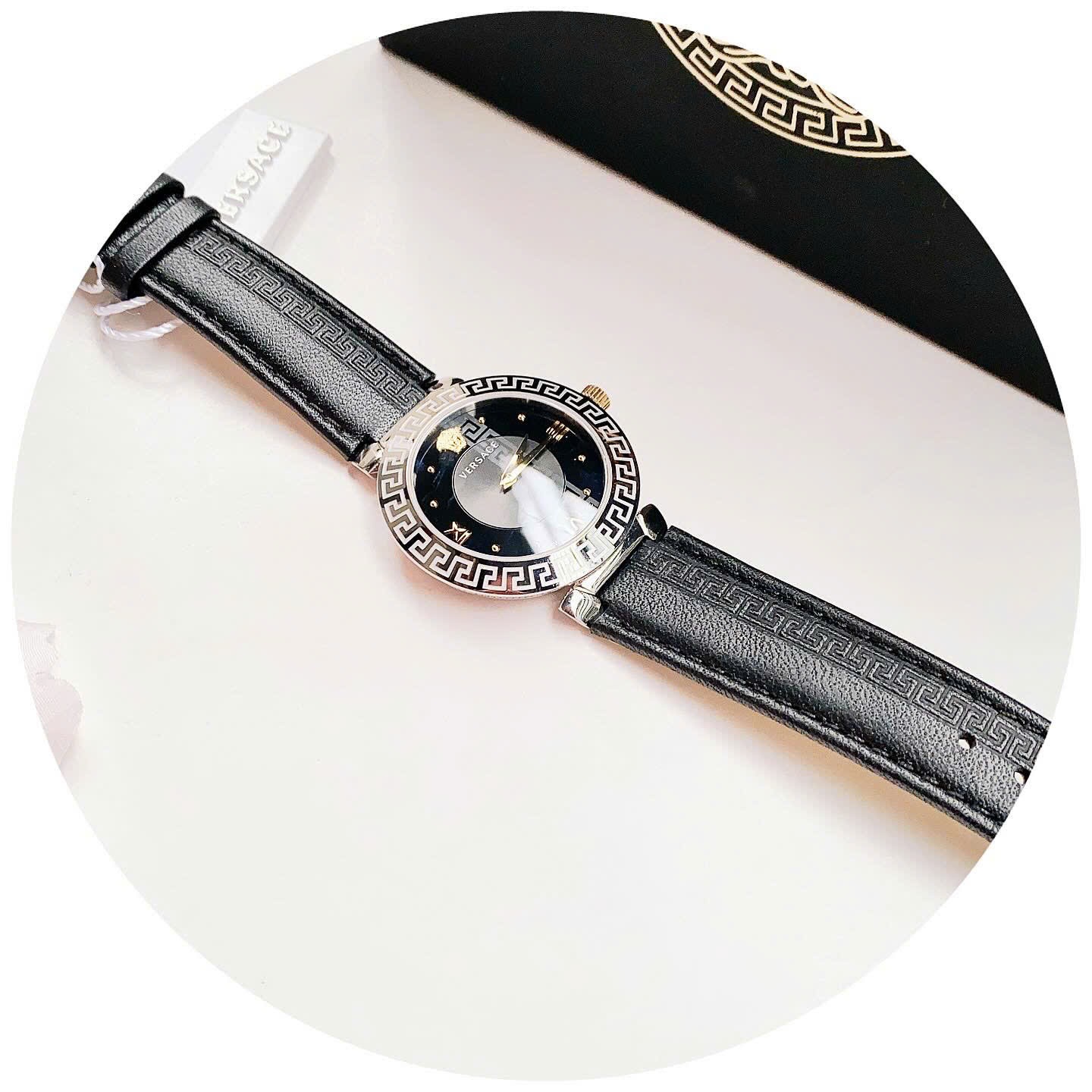 Đồng Hồ Versace Daphnis |Nữ Giới |Mặt Tròn |Silver |Dây Da Đen |Máy Pin (Quartz) |Size 35mm |donghogiatot.vn