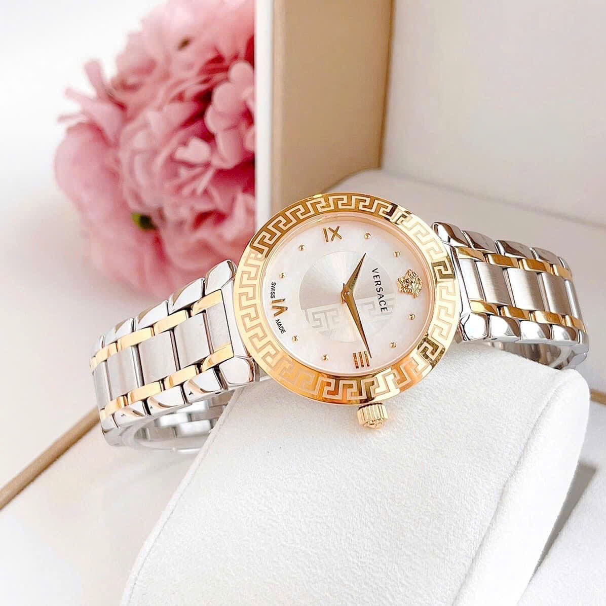 Đồng Hồ Versace Daphnis |Nữ Giới |Mặt Trắng |Dây Kim Loại Demi Vàng |Máy Pin (Quartz) |Size 35mm |donghogiatot.vn
