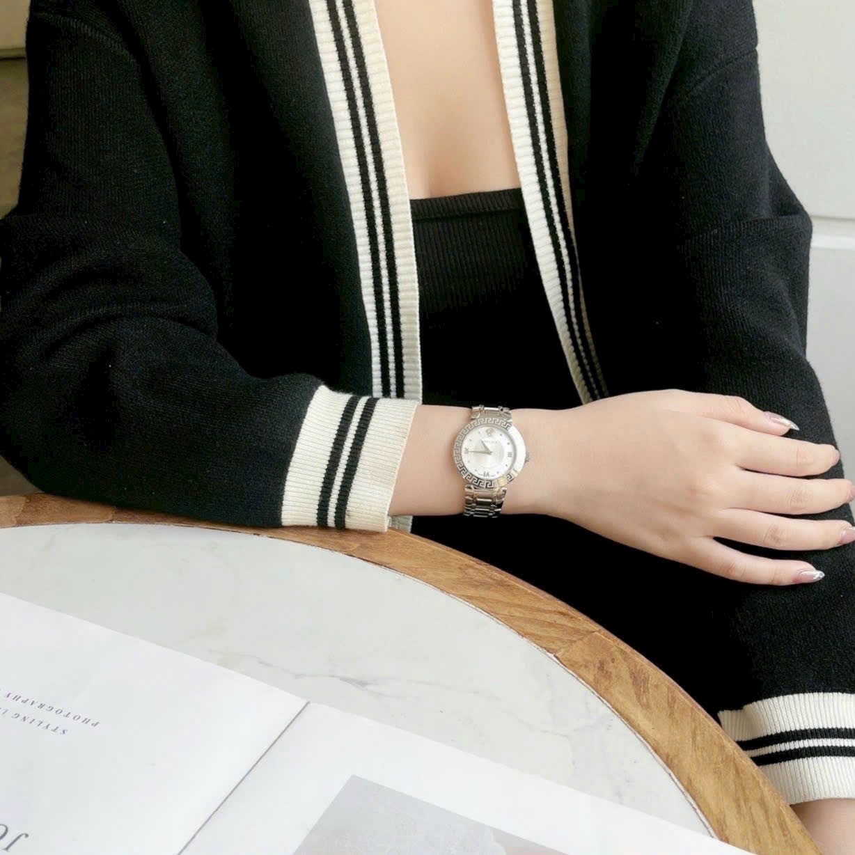 Đồng Hồ Versace Daphnis |Nữ Giới |Mặt Tròn Trắng |Dây Kim Loại Silver |Máy Pin (Quartz) |Size 35mm |donghogiatot.vn