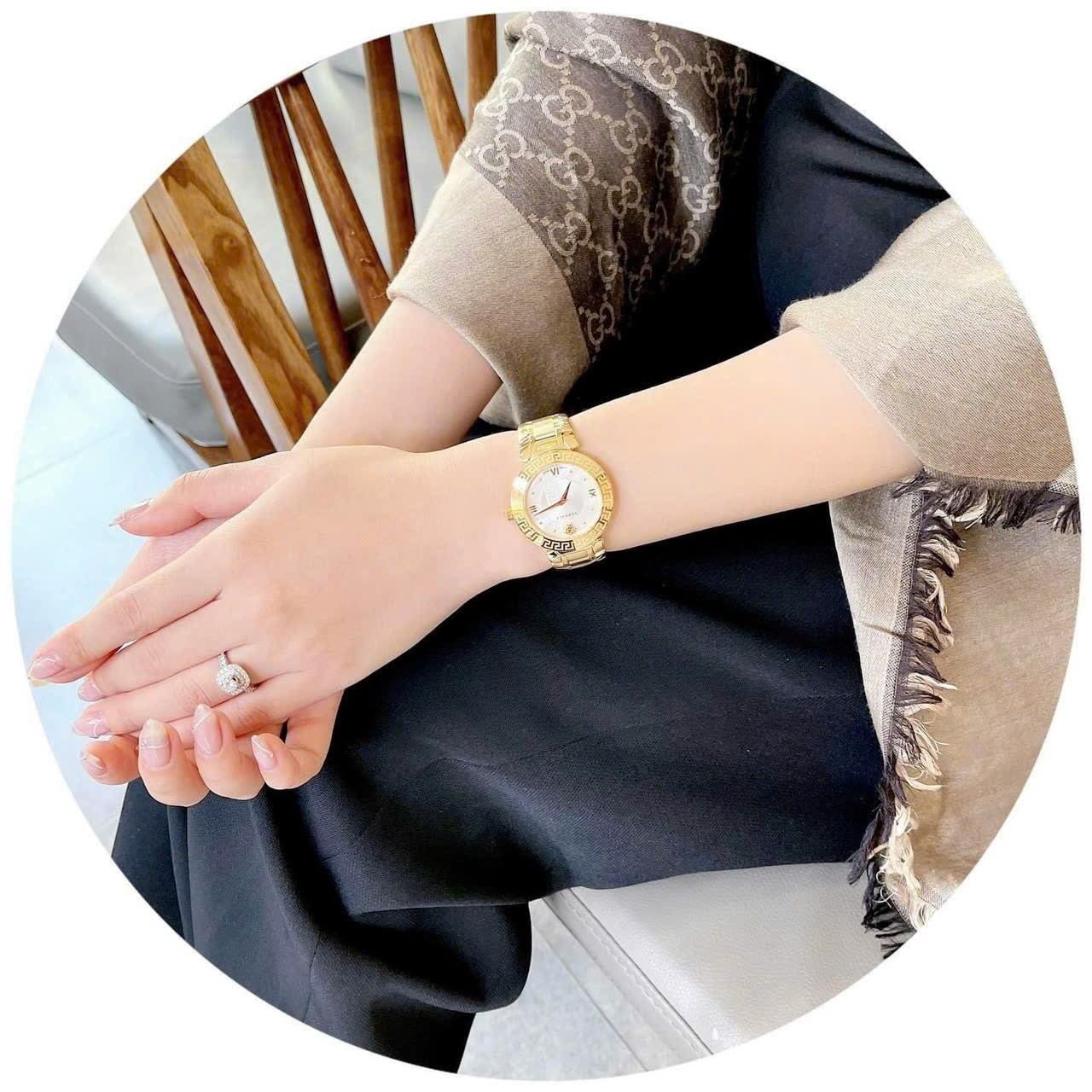 Đồng Hồ Versace Daphnis |Nữ Giới |Mặt Trắng |Dây Kim Loại Vàng Gold |Máy Pin (Quartz) |Size 35mm |donghogiatot.vn