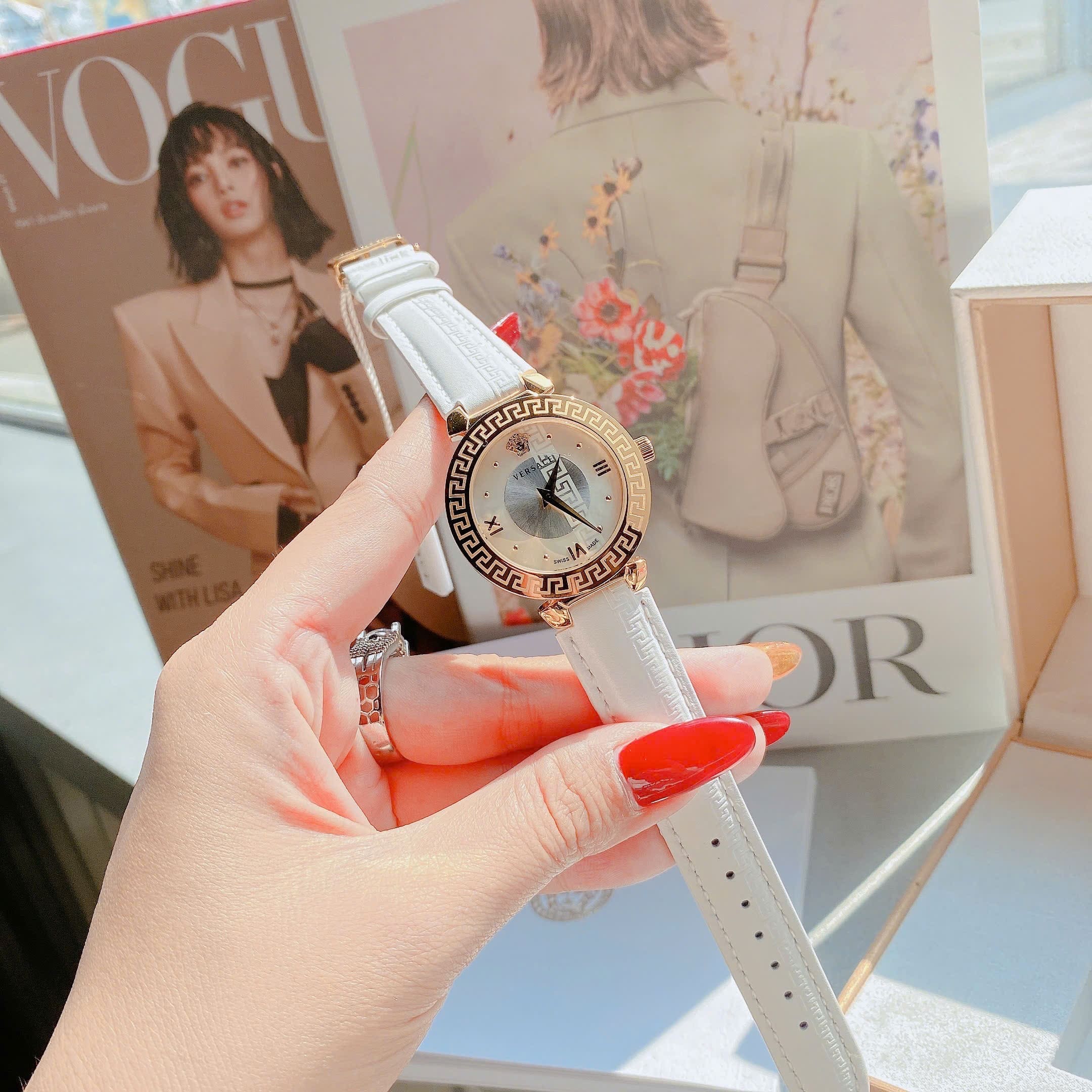 Đồng Hồ Versace Daphnis |Nữ Giới |Mặt Tròn |Vàng Gold |Dây Da Trắng |Máy Pin (Quartz) |Size 35mm |donghogiatot.vn