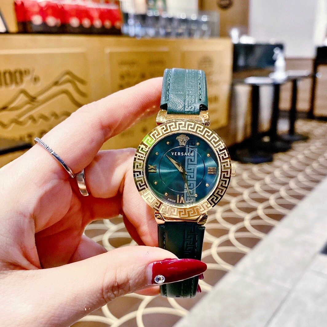 Đồng Hồ Versace Daphnis |Nữ Giới |Mặt Tròn |Vàng Gold |Dây Da Xanh Lá |Máy Pin (Quartz) |Size 35mm |donghogiatot.vn