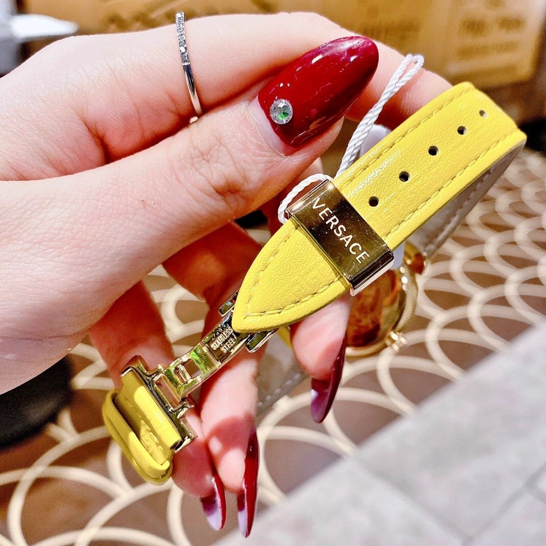 Đồng Hồ Versace Daphnis |Nữ Giới |Mặt Tròn |Xanh Dương |Dây Da Vàng |Máy Pin (Quartz) |Size 35mm |donghogiatot.vn