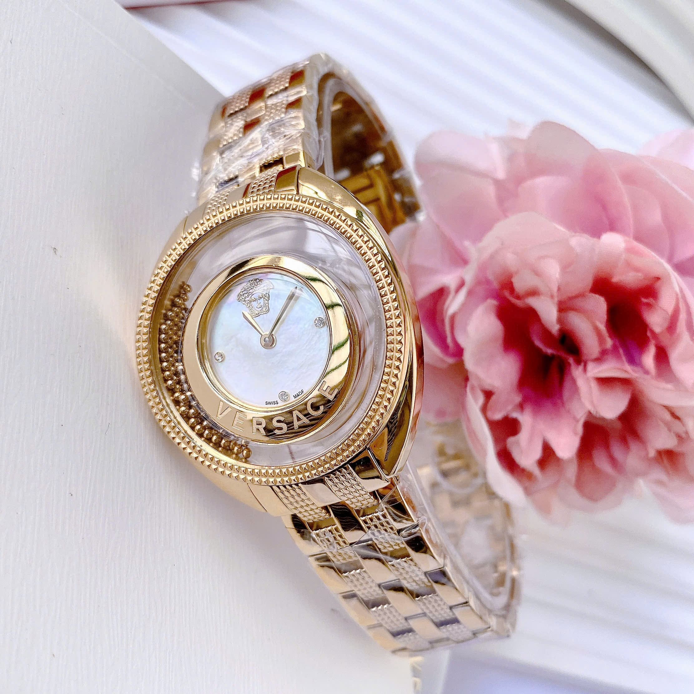 Đồng Hồ Versace Destiny Spirit |Nữ Giới |Mặt Trắng |Đá Rơi |Dây Kim Loại Vàng Gold |Máy Pin (Quartz) |Size 36mm |donghogiatot.vn