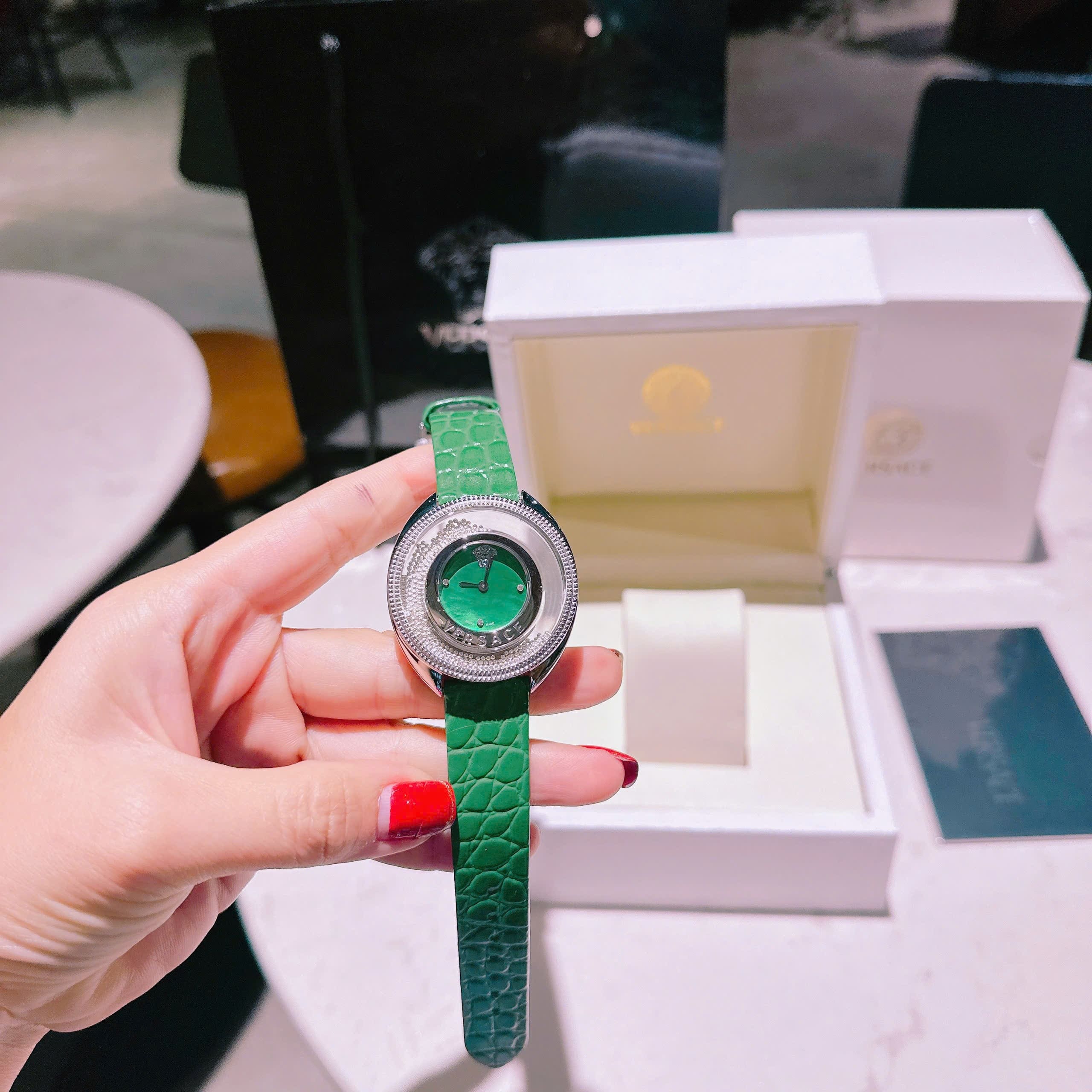 Đồng Hồ Versace Destiny Spirit |Nữ Giới |Trắng Silver |Dây Da Xanh Lá |Máy Pin (Quartz) |Size 36mm |donghogiatot.vn