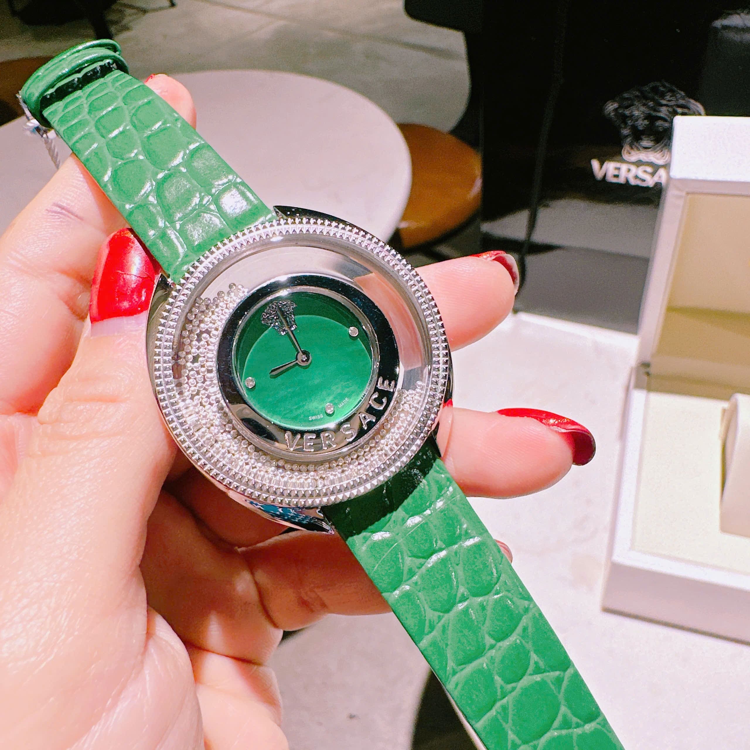 Đồng Hồ Versace Destiny Spirit |Nữ Giới |Trắng Silver |Dây Da Xanh Lá |Máy Pin (Quartz) |Size 36mm |donghogiatot.vn